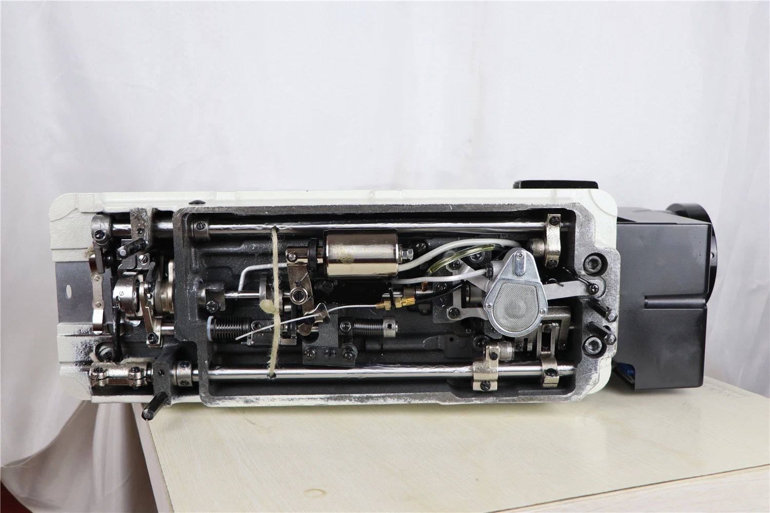 Heavy Duty Haut et Bas Lockstitch Machine à coudre d'alimentation