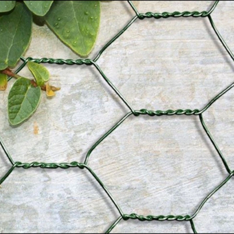 Malha de arame hexagonal revestida de PVC de fábrica. Malha de arame de plástico verde para galinheiro.