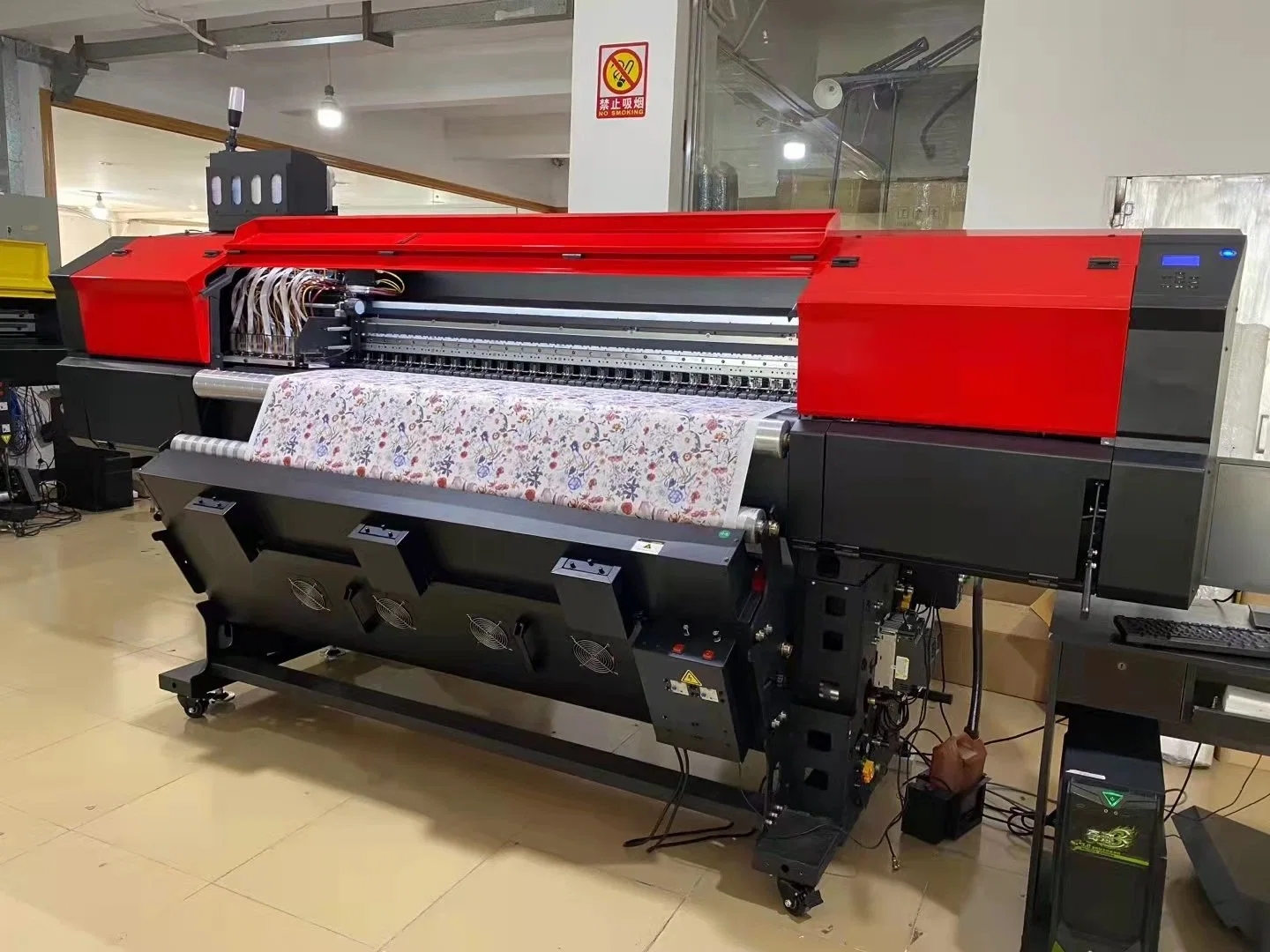 طابعة صناعية Direct Textile 8 i3200 Head 1.8 م Sublimation Printing الماكينة