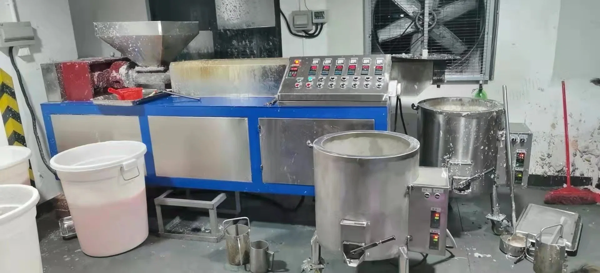 Máquina de fabricación de Dildo Extruir proveedores producción de extrusión tornillo único 15-50kW