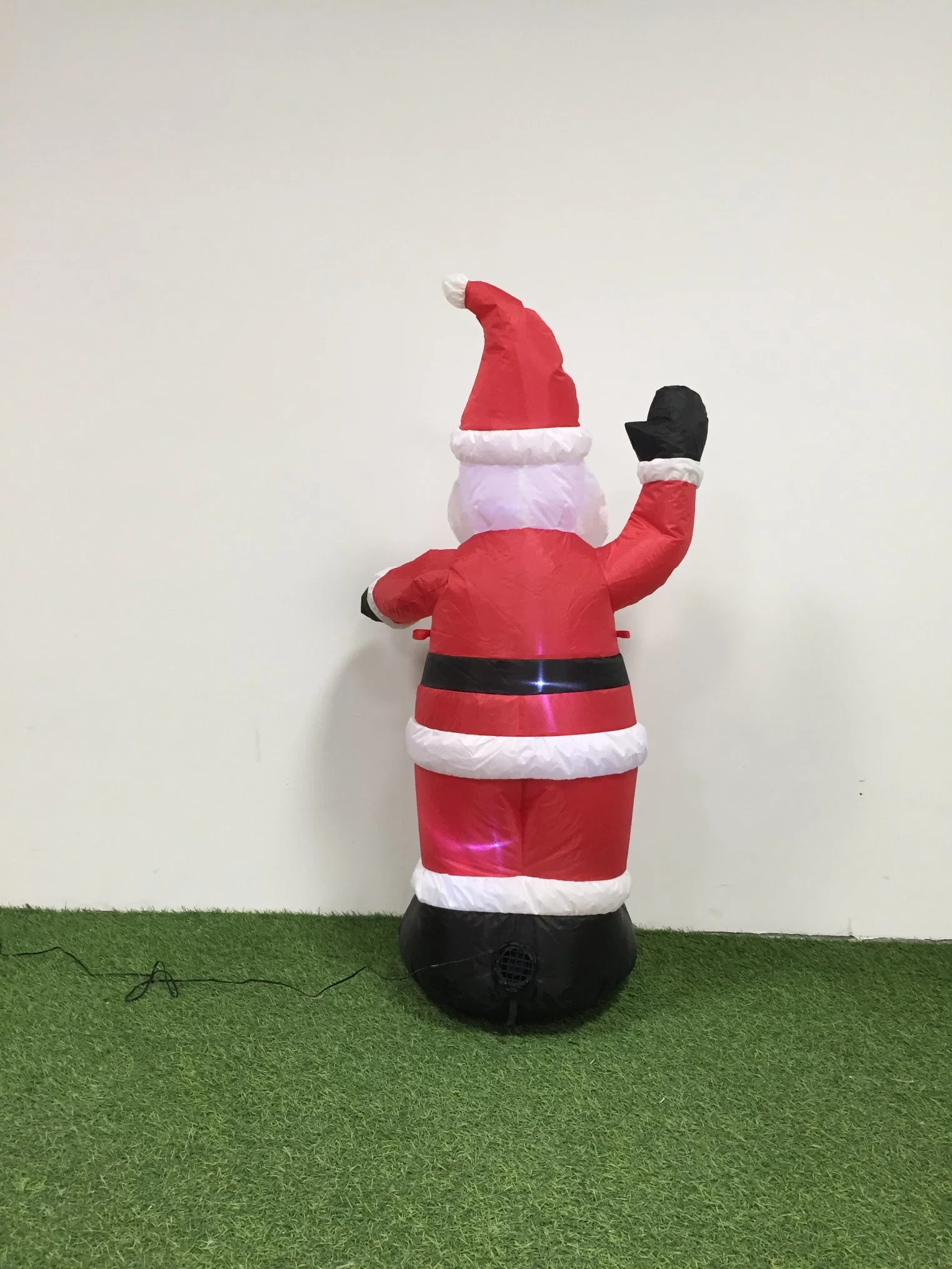 Wholesale/Supplier Factory 4 Feet Inflatable Christmas LED Santa Clausoutdoor Decoration