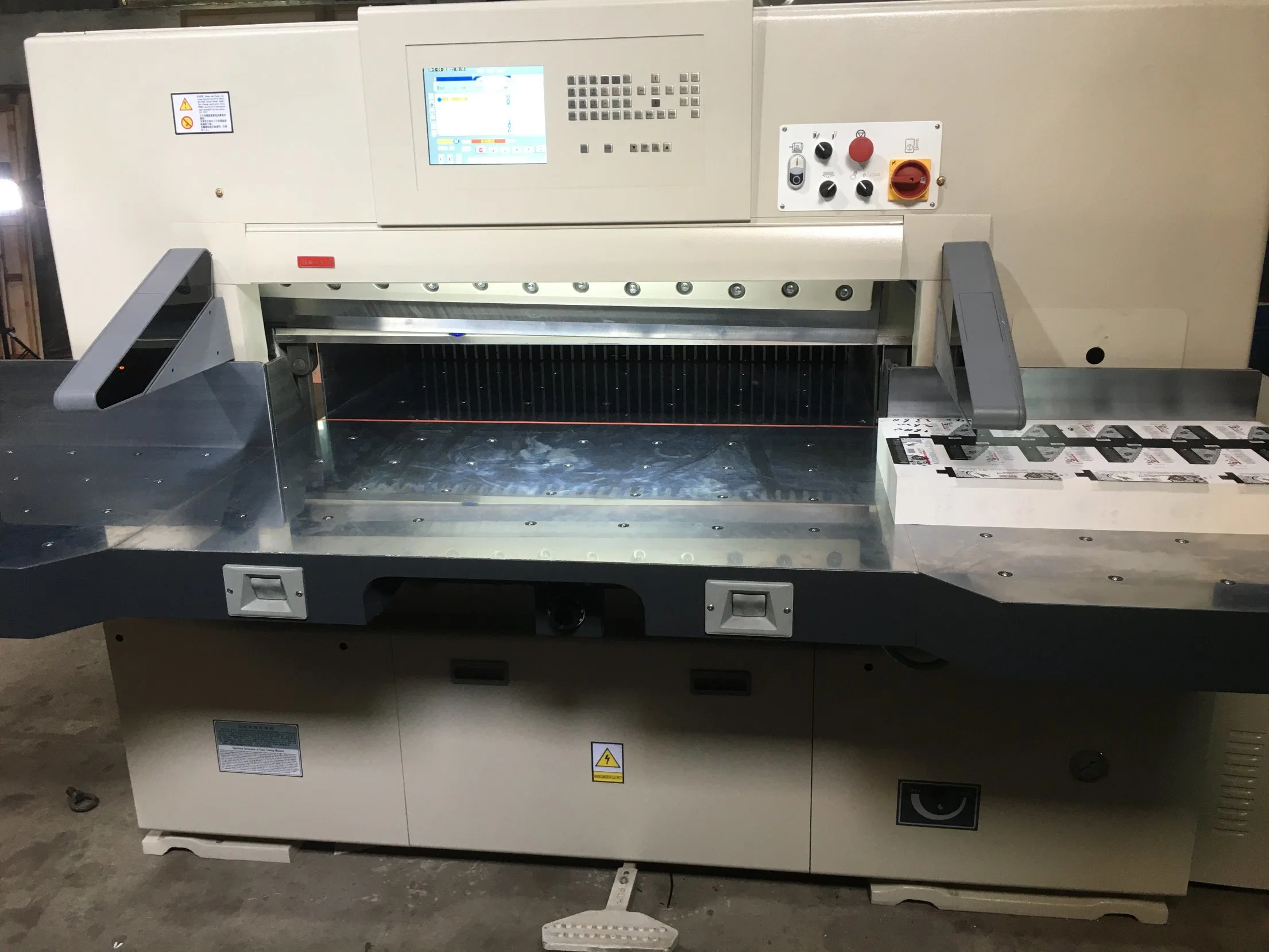 Automatic Digital Cutting Machine for Paper Printshop