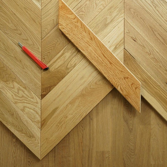 Madera de roble Piso Espina de roble europeo Chevron ha diseñado el suelo de madera Parquet espina de pez en el suelo