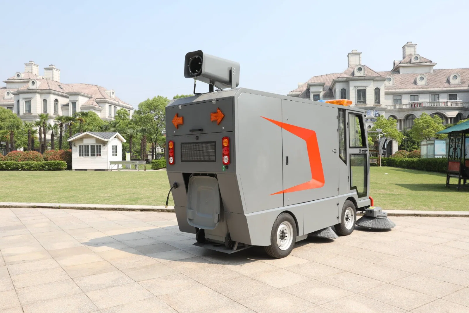 Late-Model Special Cleaning Vehicle for Highway and Street Large Sweeper Large Multi-Function Road Sweeper