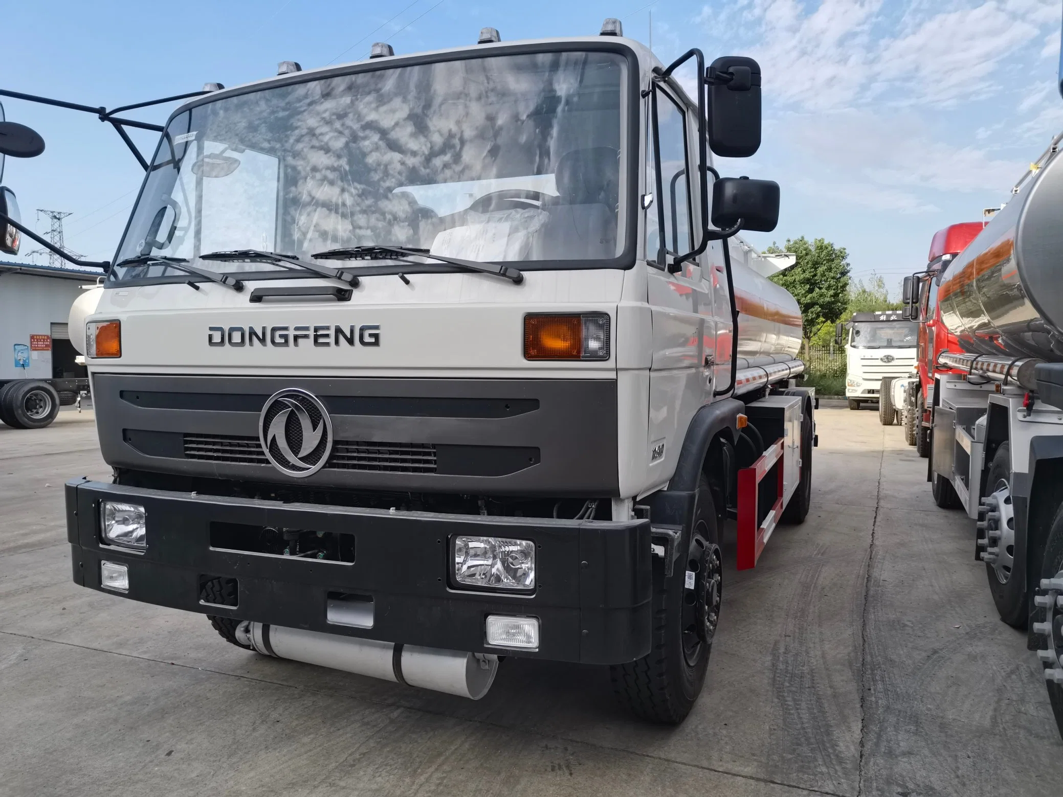 Dongfeng 4X2 Neuer Kraftstofftank LKW 6cbm Öl Diesel Tanker Mobiler Ölspender Für Lkw