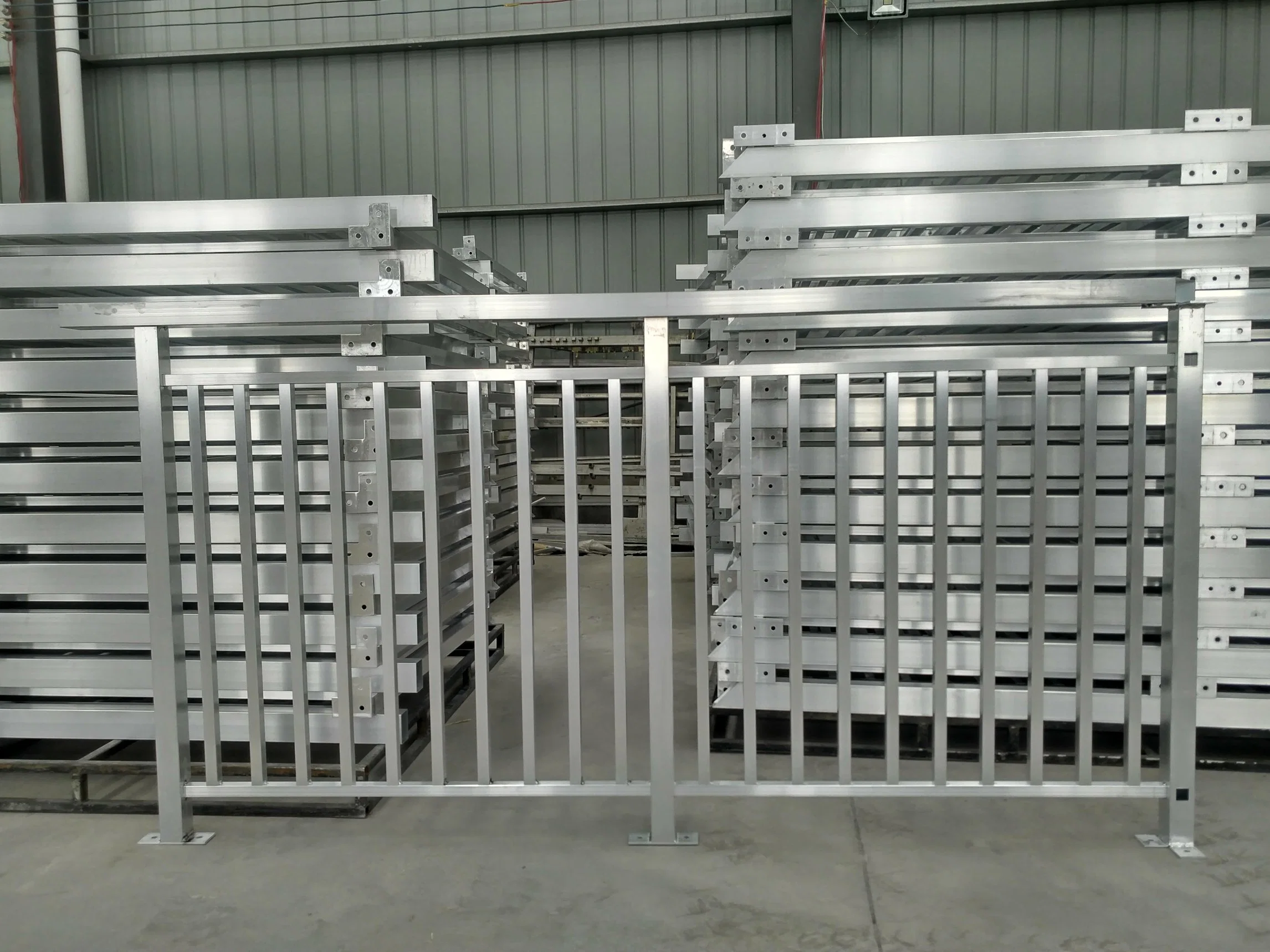 Pengxiang Customized Metal Fence for Balcony Stair