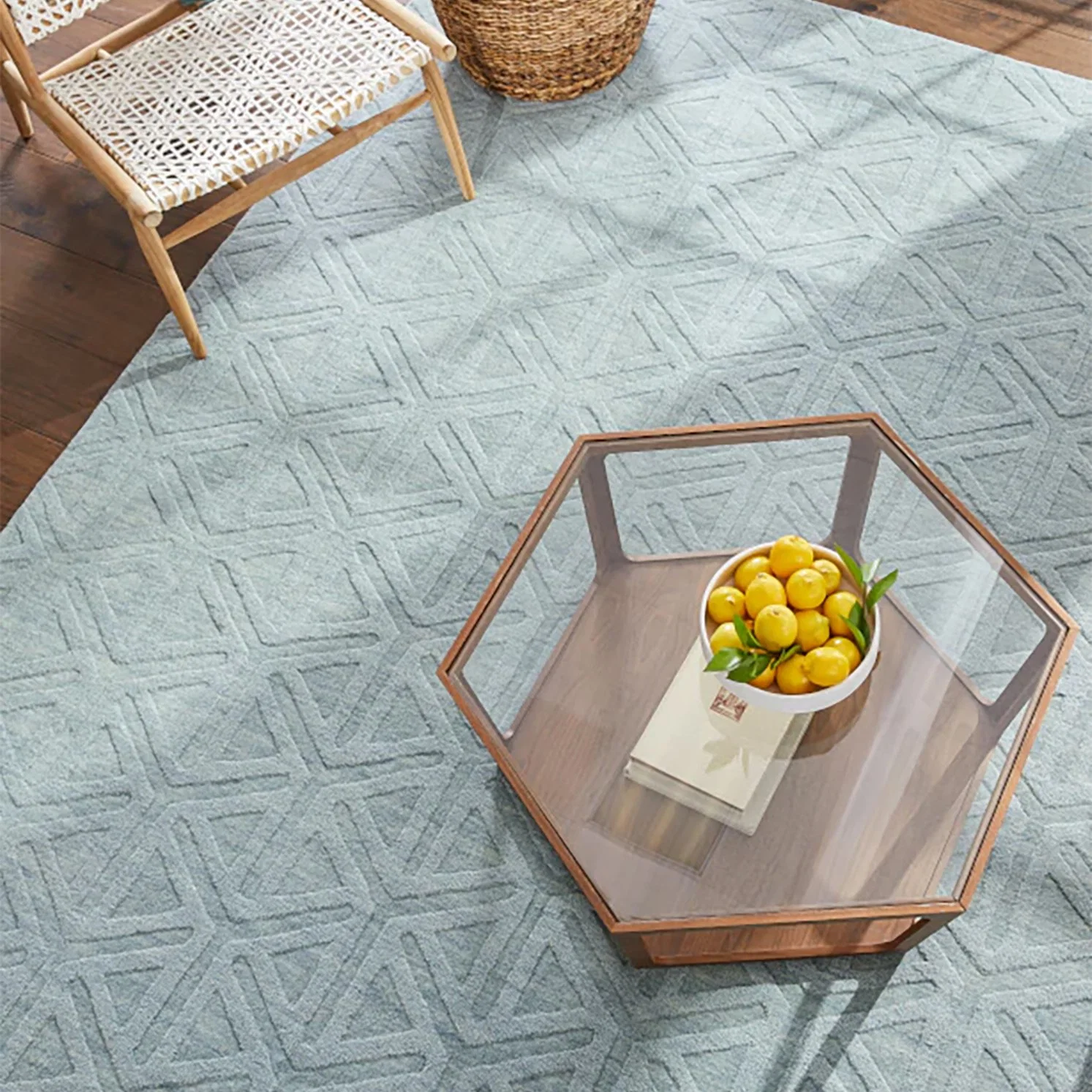 Tapis en laine sur mesure avec motif fait main pour le salon.