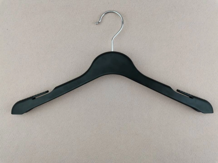 16'l Black Plastic Women Non Slip Hanger