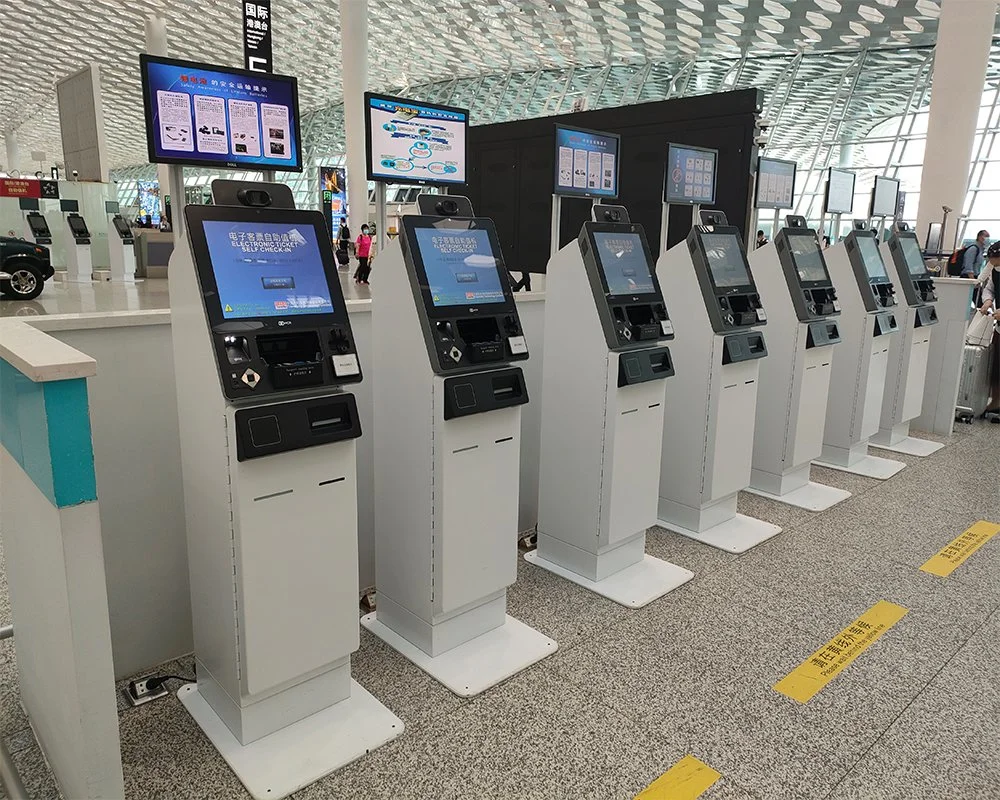 Pantalla doble Registro automático y salida Kiosk para Hotel