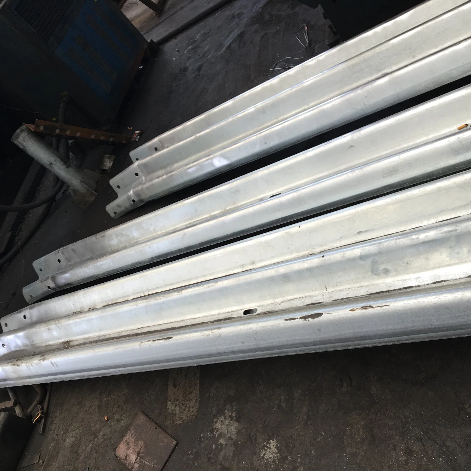 Factory Price Traffic Safety W Beam Hot Dipped Galvanized GS4 Guardrail