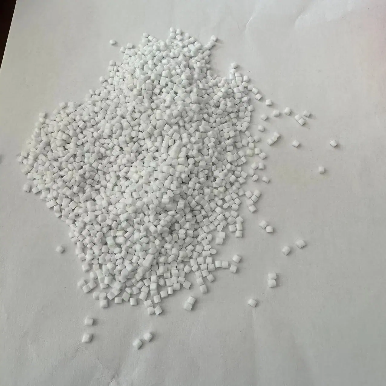 Polyethylene Terephthalate Plastic Granules Raw Material Resin / Fiber Grade Pet Resin Granules