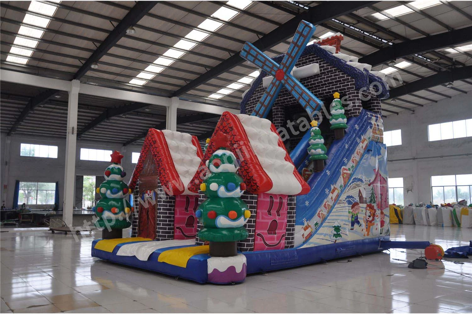 Chinelos insuflável para criança Snowhouse em PVC com moinho de vento novo design (AQ01810)