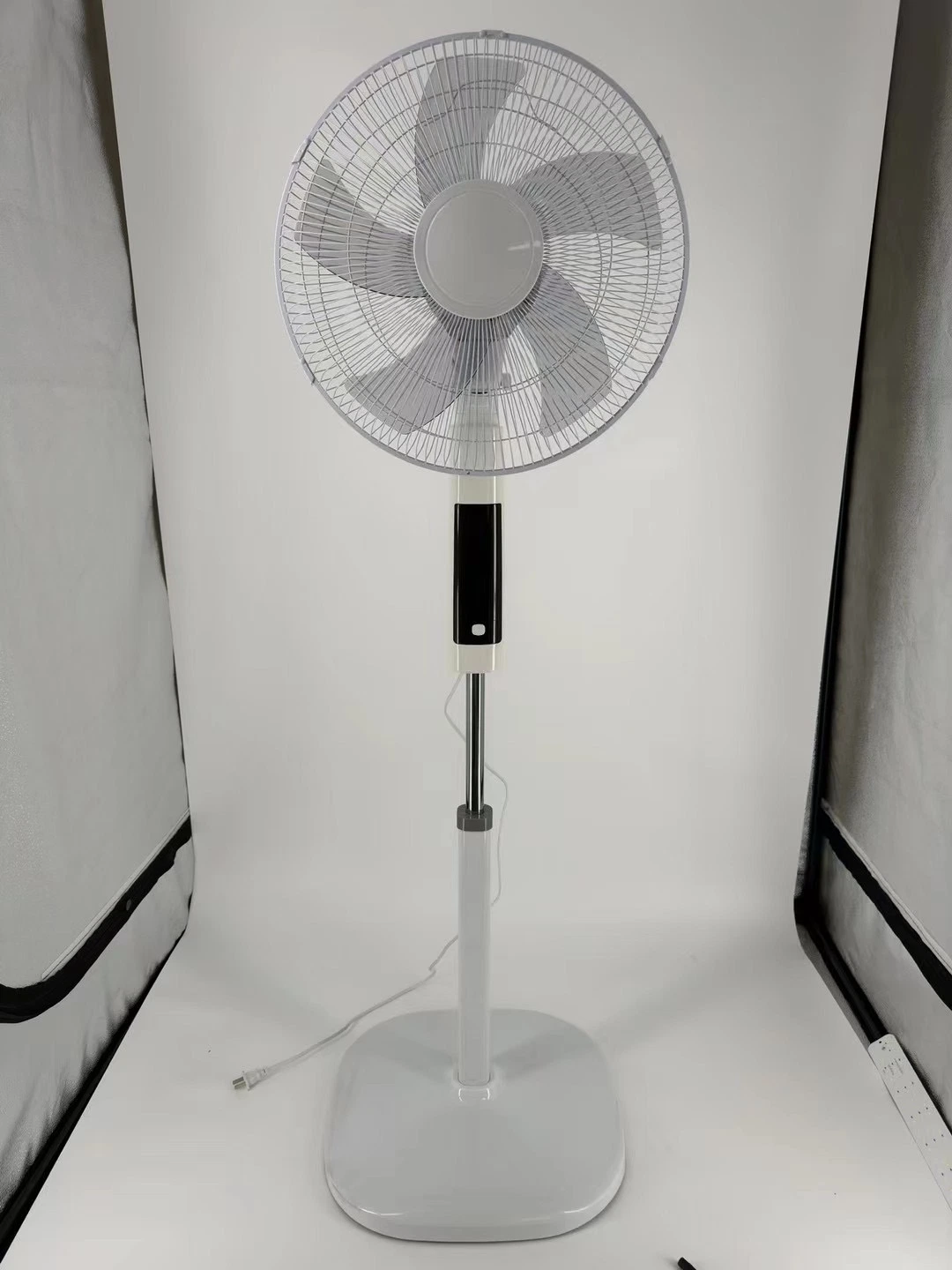 Ventilador de pedestal de 70 W Ventilador de pie de 5 bblade Ventilador eléctrico de personalización básica