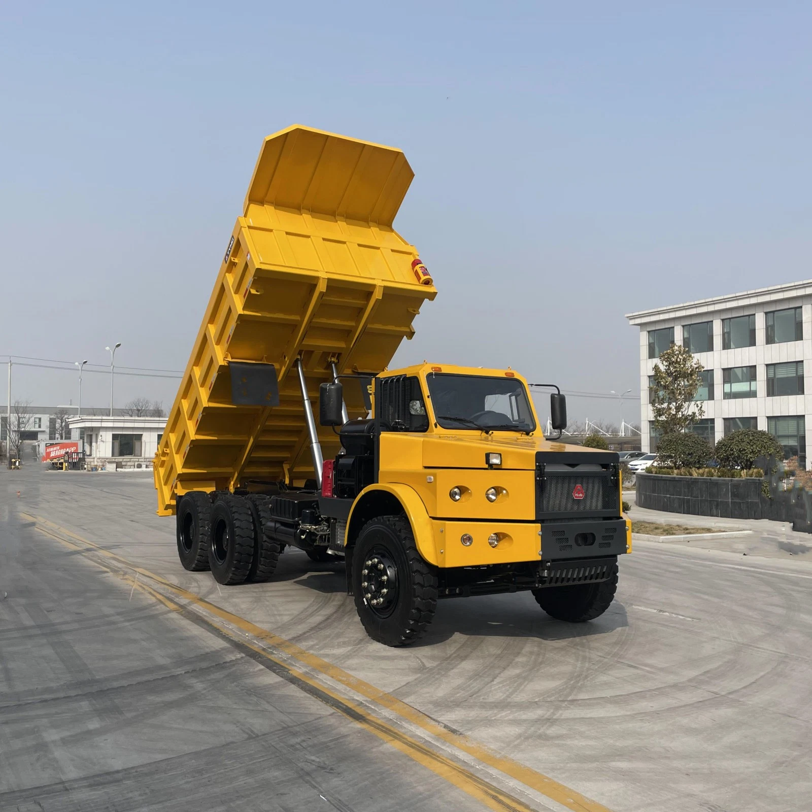 Powerful 10-Wheel Dump Truck for Transporting Heavy Loads in Mining Environments