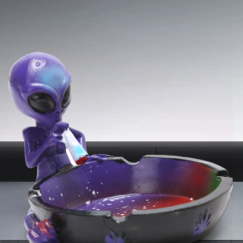 Gifts Ornament Resin Multicolor Alien Smoking Ashtray for Home Decor