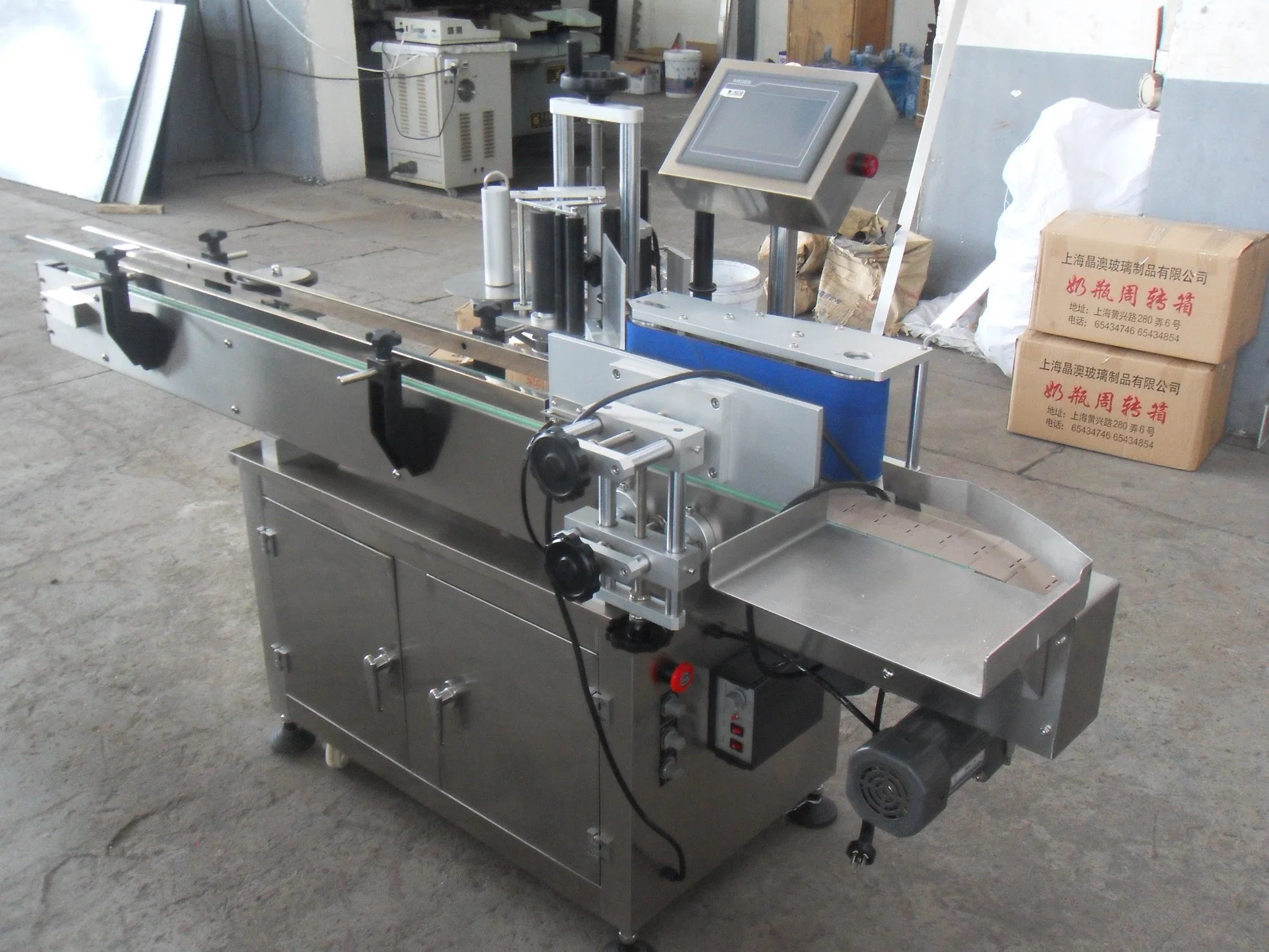 Máquina de etiquetagem amplamente utilizada em eletrónica, bebidas, impressão e outras indústrias