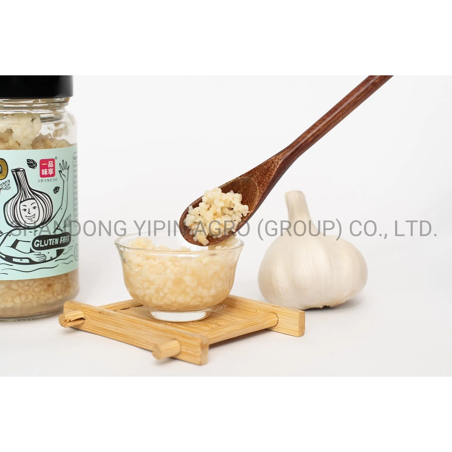 Minced Garlic in Water Packed in Glass Jar Made From Dehydrated Garlic for Meat Cooking