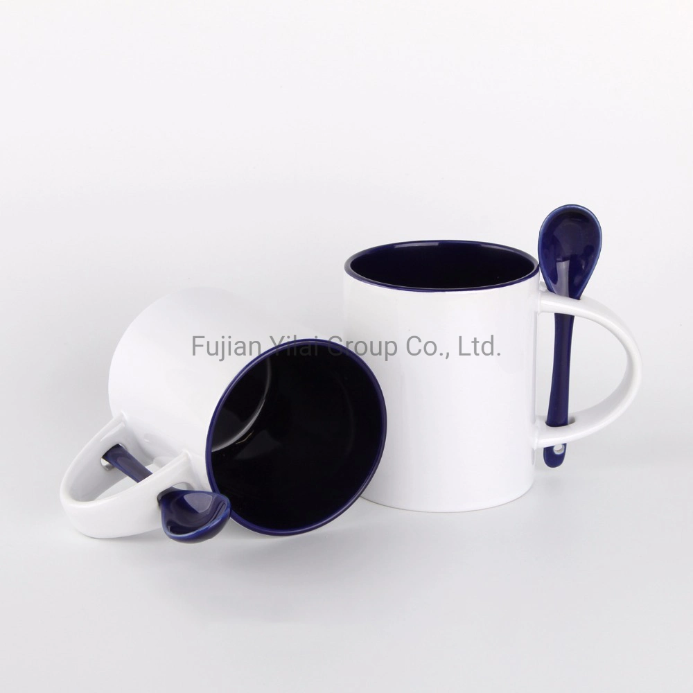 Tasse à café en céramique de sublimation de haute qualité de 11 oz avec poignée de cuillère enduite de couleur intérieure personnalisée