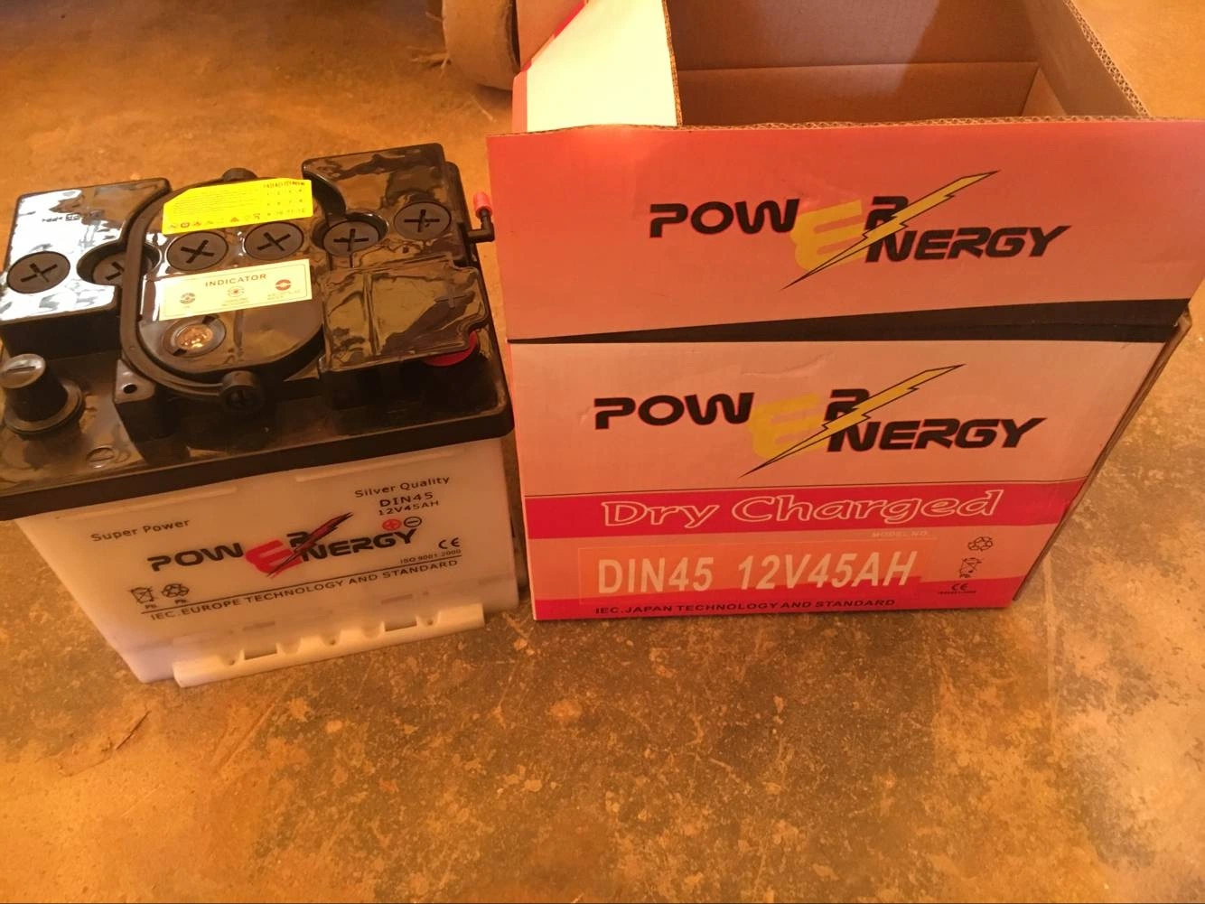 DIN45 12V45ah Lead Acid Dry Charged Auto Battery