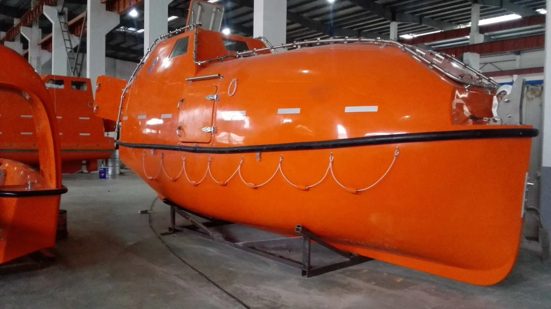 Certificat de l'ABS SIGC Classe 5m au large des côtes maritimes de l'équipement de sauvetage de PRF Lifeboat Totally-Enclosed les canots de sauvetage GRP Embarcation de sauvetage de chute libre