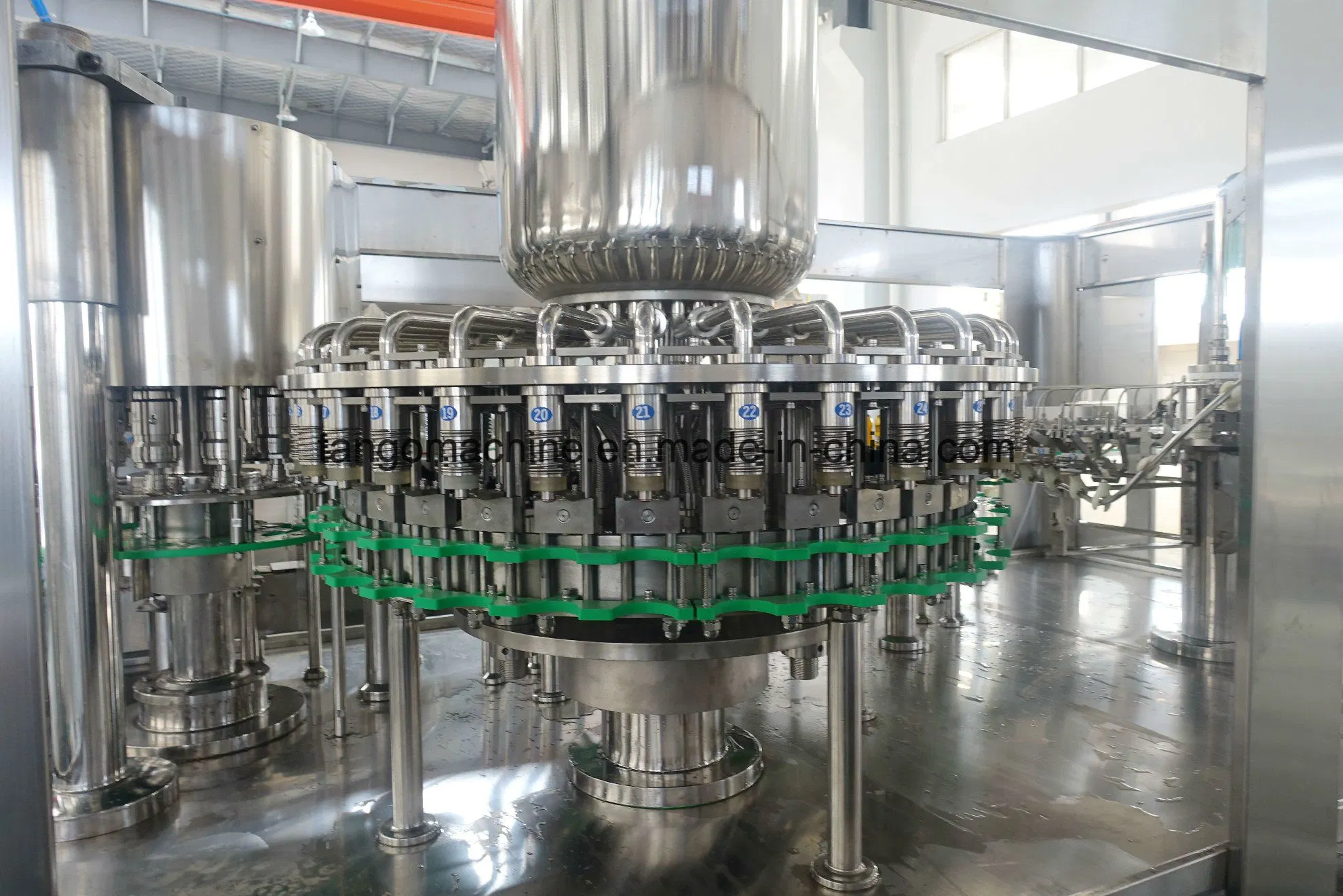 Completar el llenado de bebidas líquido embotellado Packging planta para botellas PET