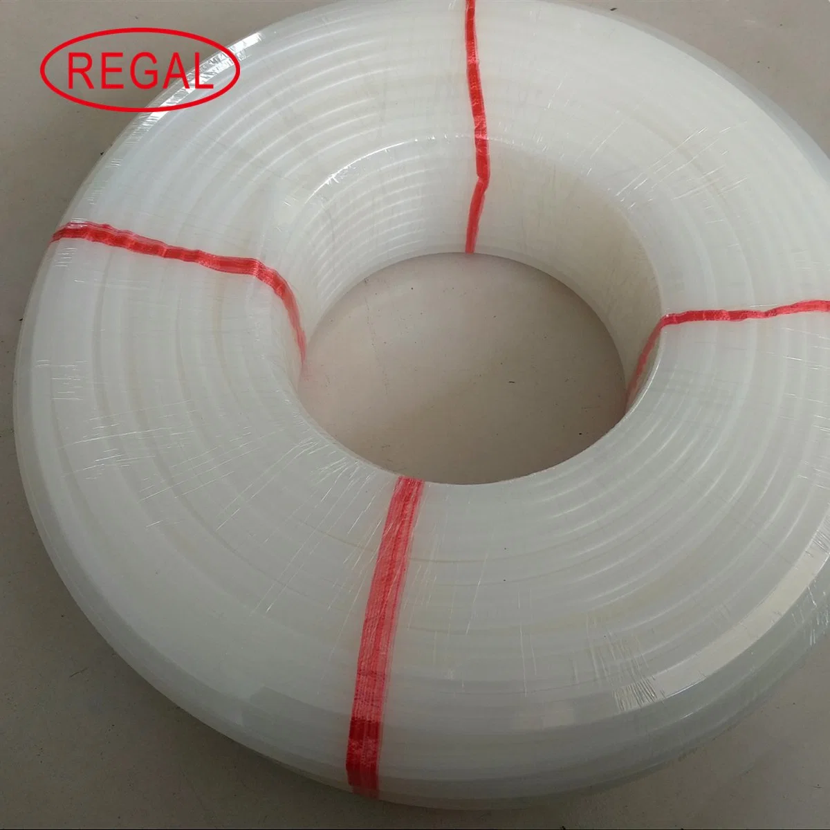 Matériau PE : tube de perfusion en résine à débit de 10 x 12 mm