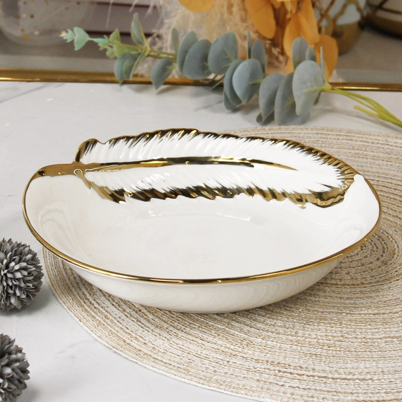 Ry006 Wholesale/Supplier Wedding Charger Plates White Soup Bowl Porcelain Gold Feather Rim Dinnerware Sets for Hotel Restaurant