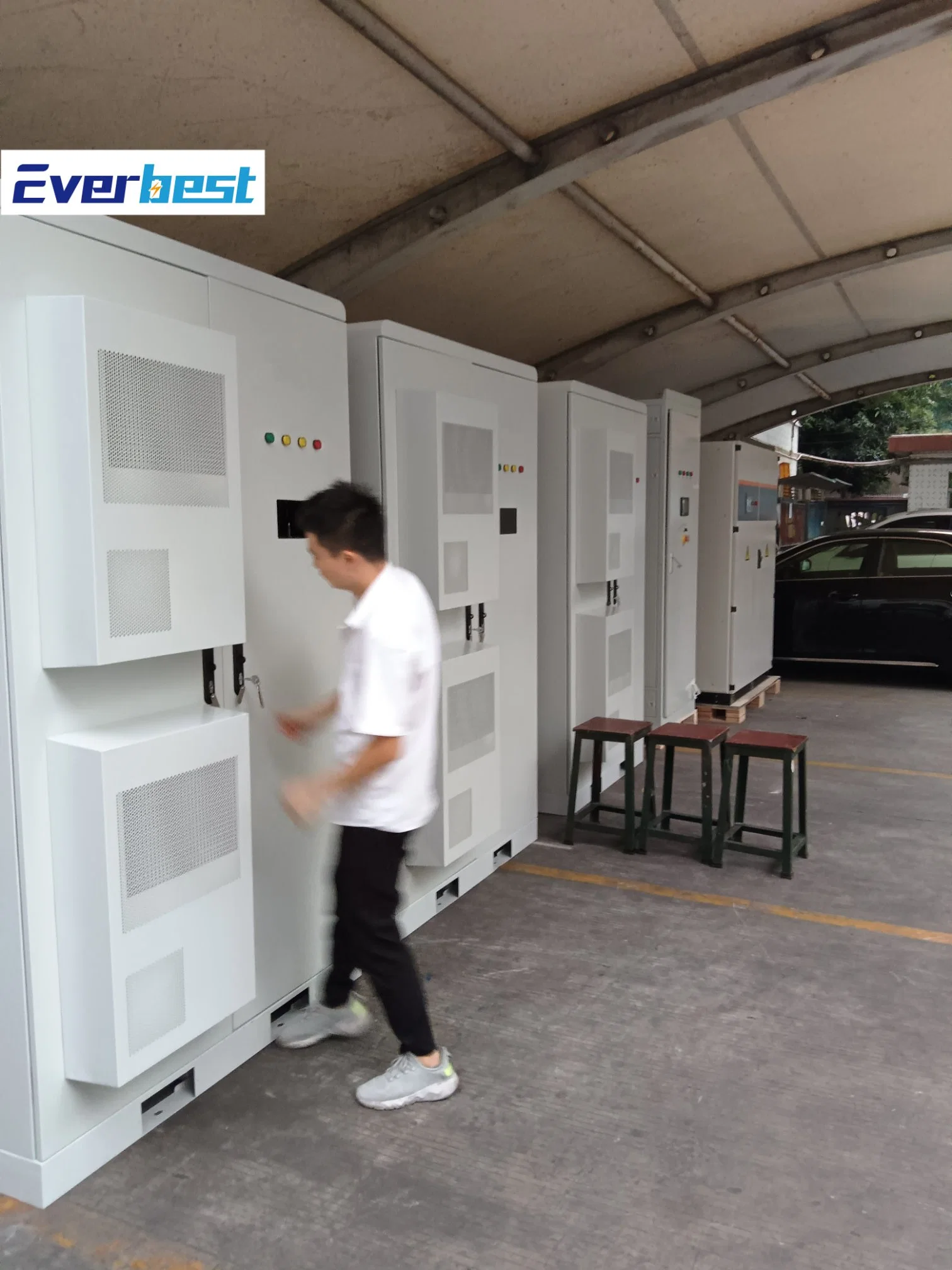 Everbest Industrial&Commercial All in One Design Ess with 50kw Hybrid Inverter and 215kwh