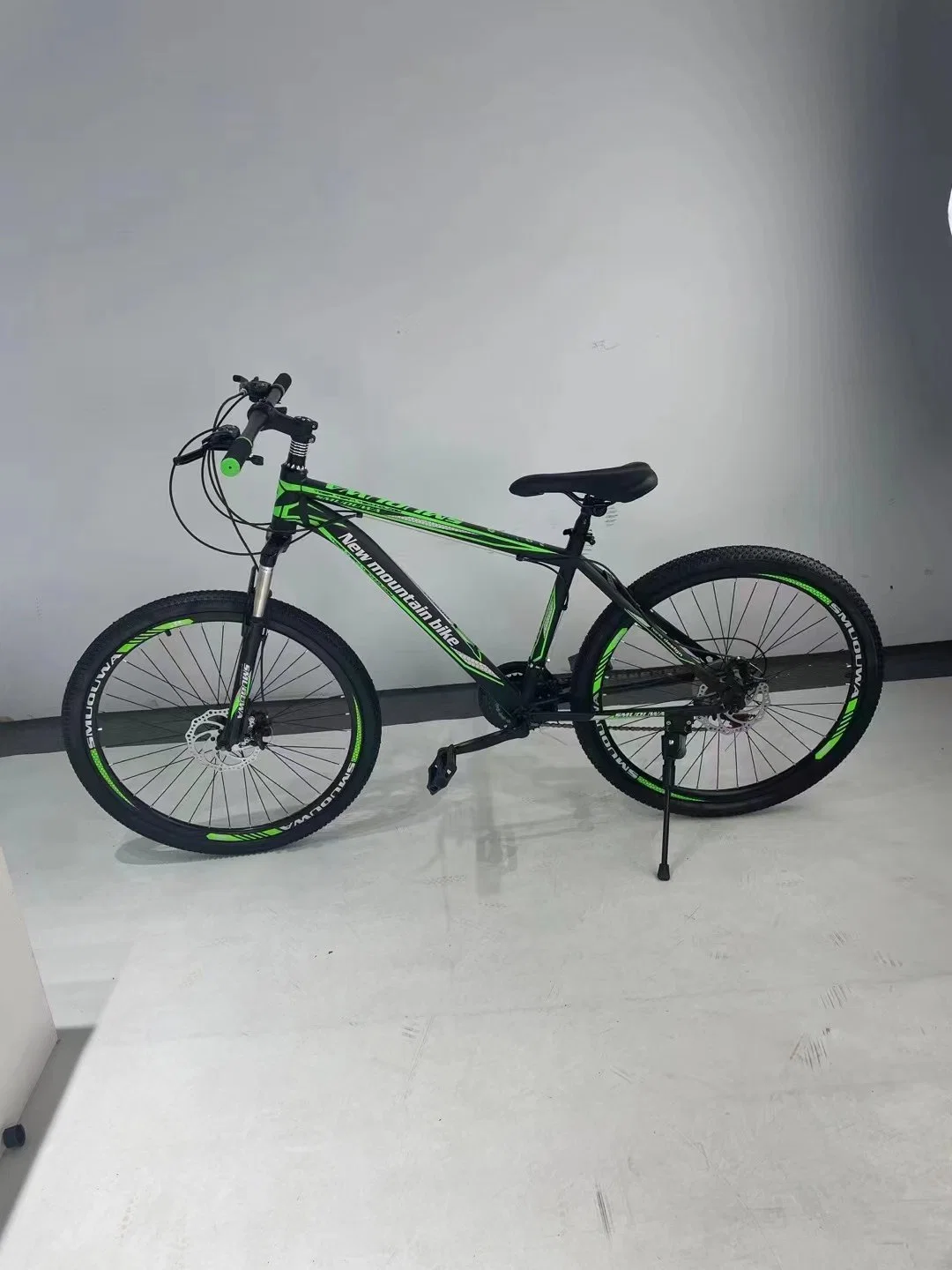 26" Größe Federgabel, Stahlrahmen MTB Fahrräder, Mountain Bicycles China mit 21-Speed, Alloy Felgen.