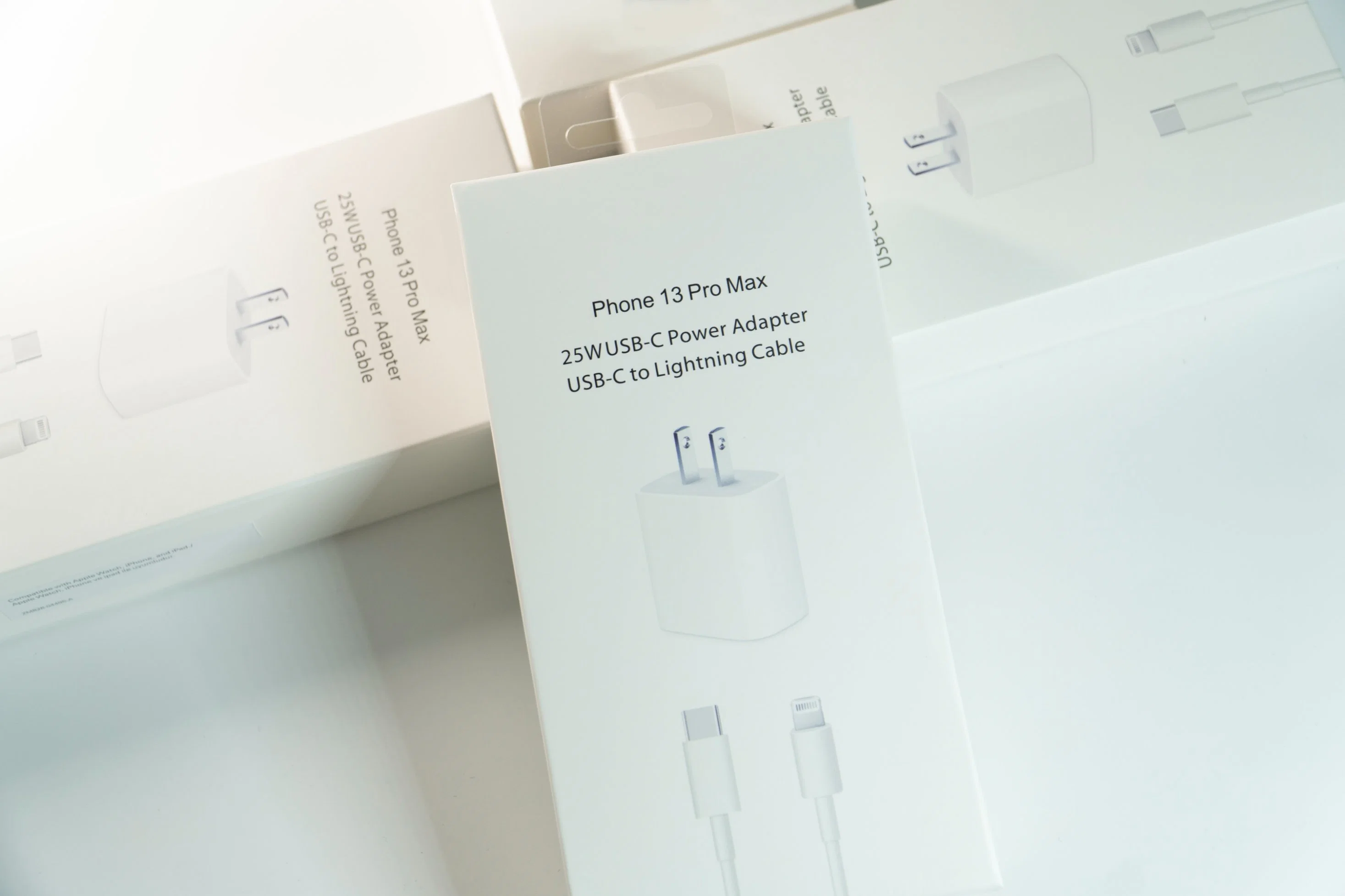 Factory OEM 25W USB-C Lightning Cables Super Fast Charging Us Plug 18W, 20W, 35W High quality/High cost performance  Power Adapter