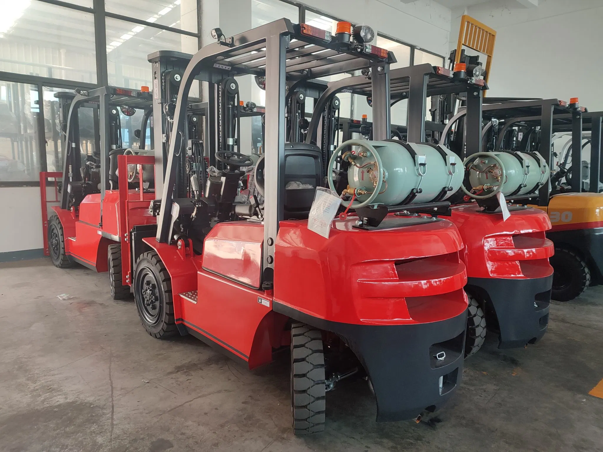 Hifoune China Forklift Supplier высококачественный гидравлический вилочный погрузчик грузоподъемностью 2 тонн Цена на бензин. Вилочный погрузчик с системой питания сжиженным нефтяным газом