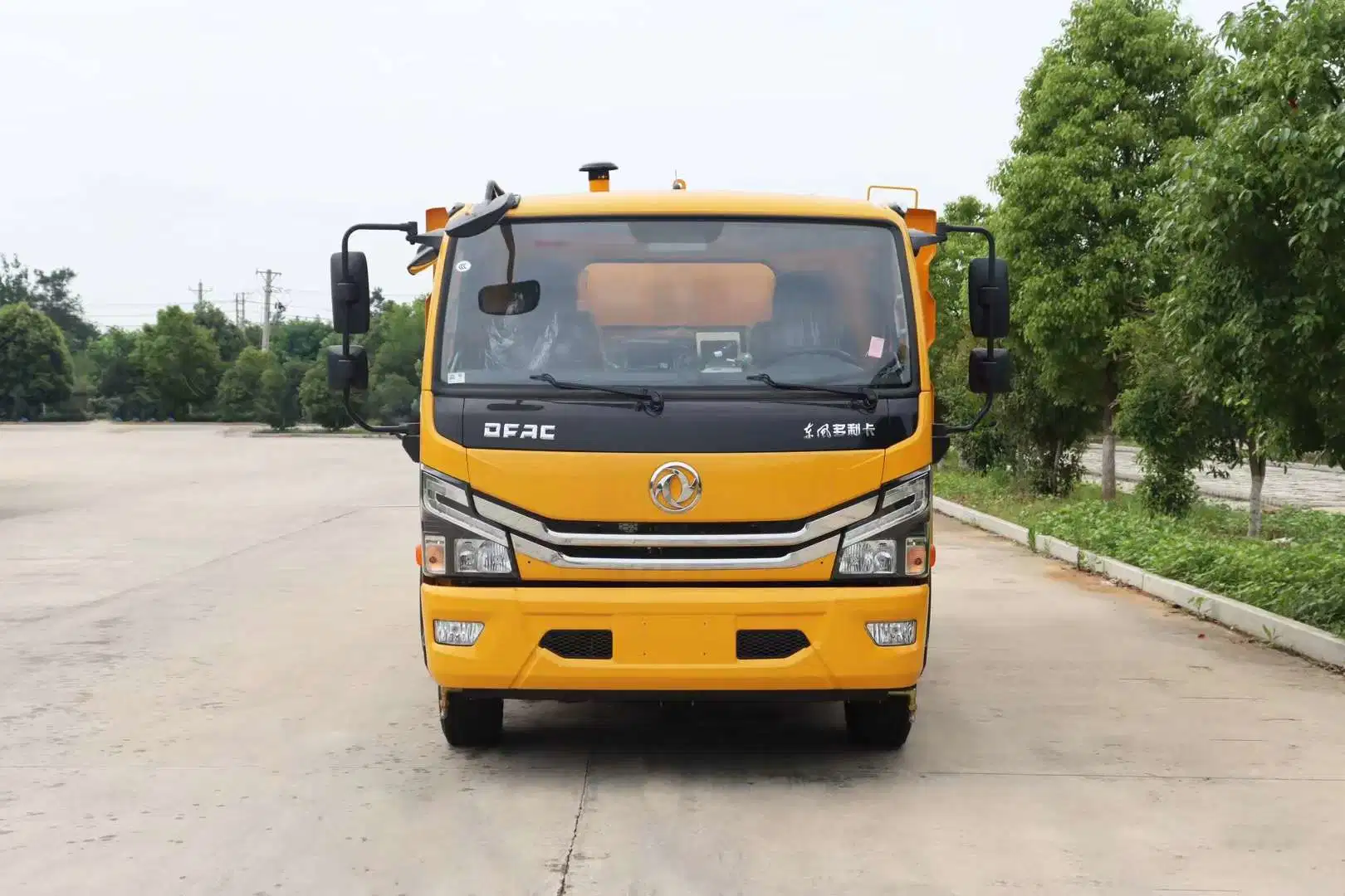 Road Sweeper Truck mit 4000 Liter Wassertank und 5000 Liter Abfall Saugtank Hochdruck Straße Wasser Wasch Lkw Chinesischer Hersteller