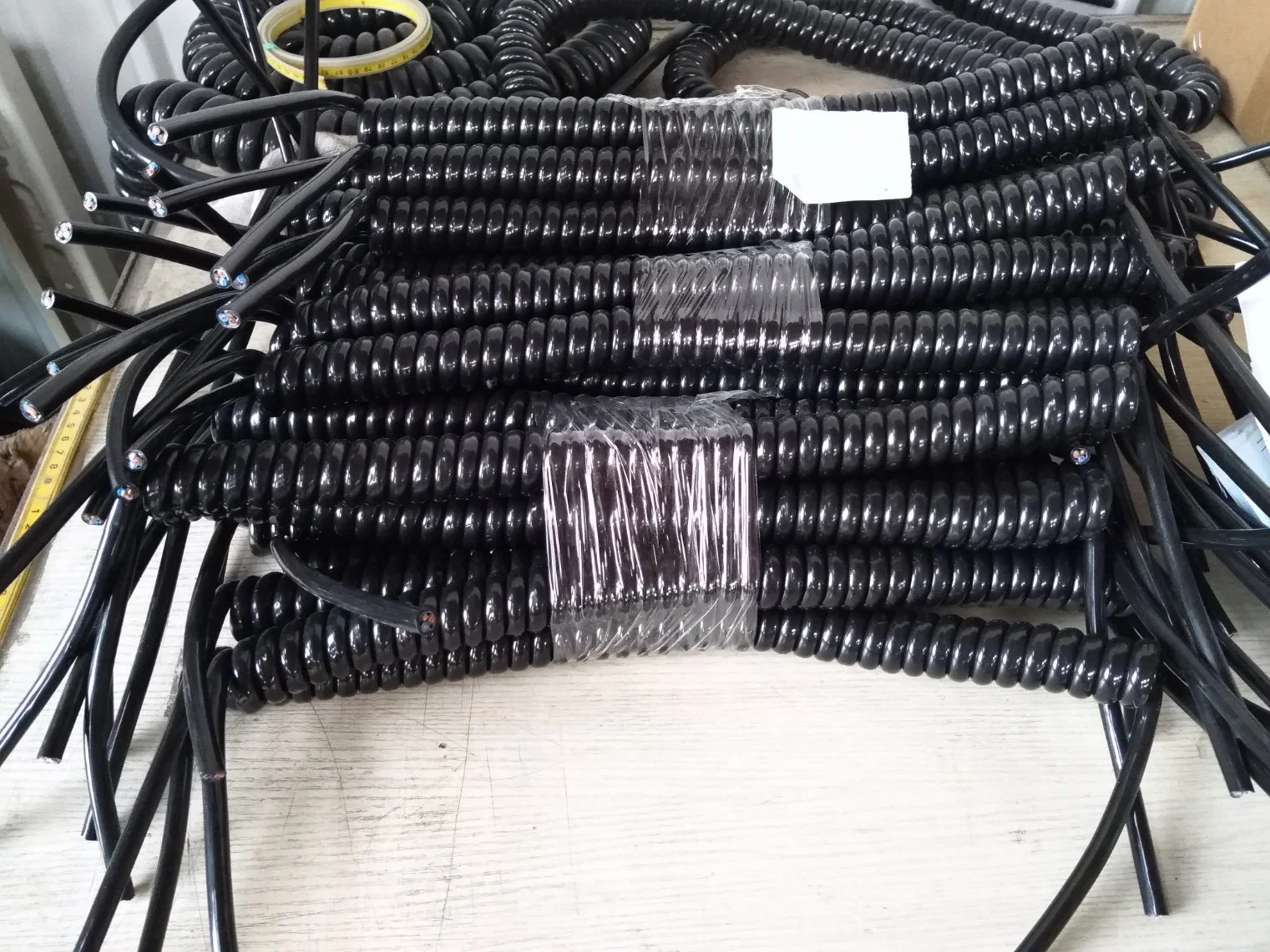 High quality/High cost performance  PU Retractable Cable Spiral Spring Power Coiled Cables