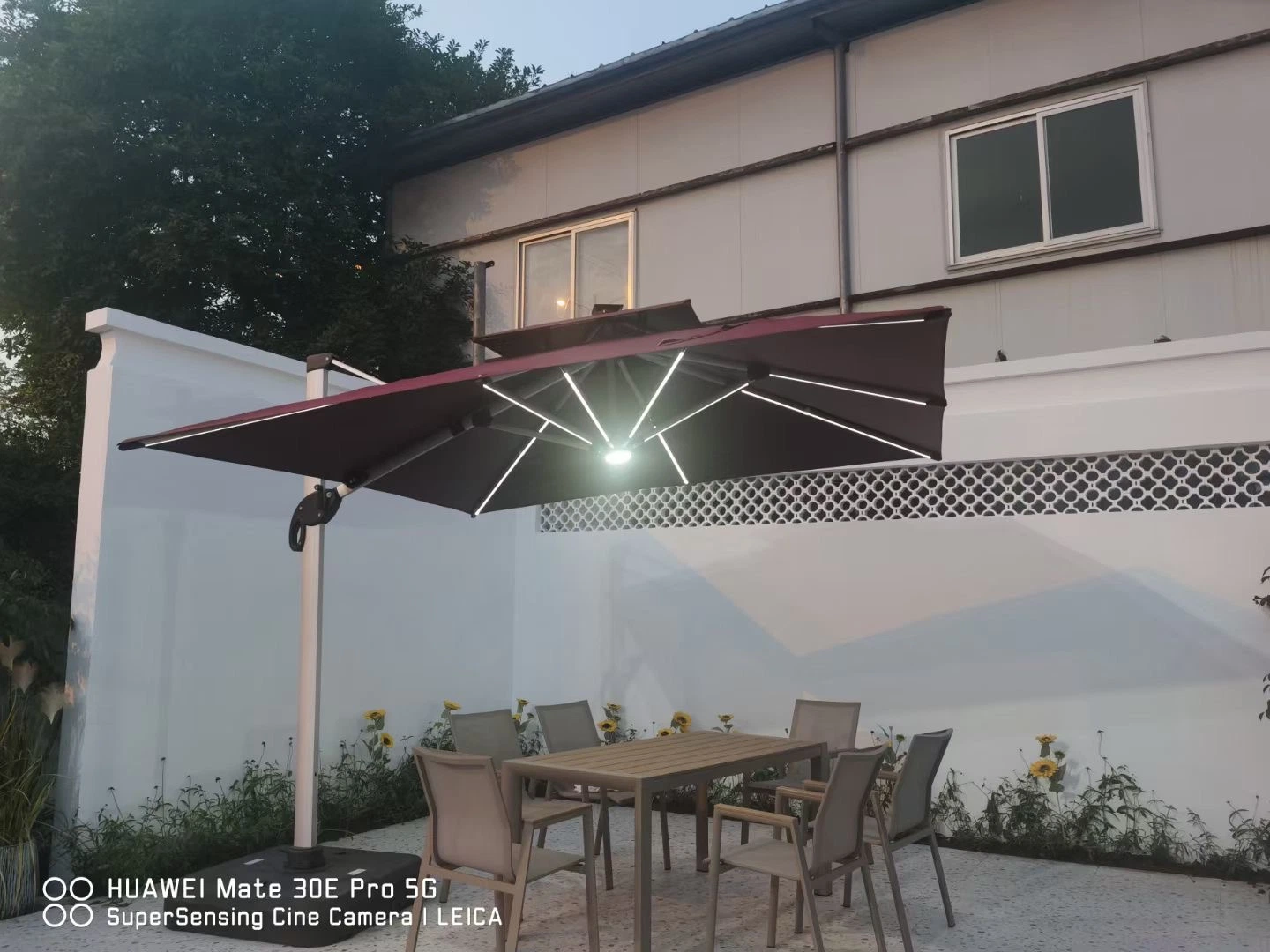 3 M Grande Guarda-sol de Jardim e Varanda Resistente aos Raios UV para Área Externa com Luz LED.