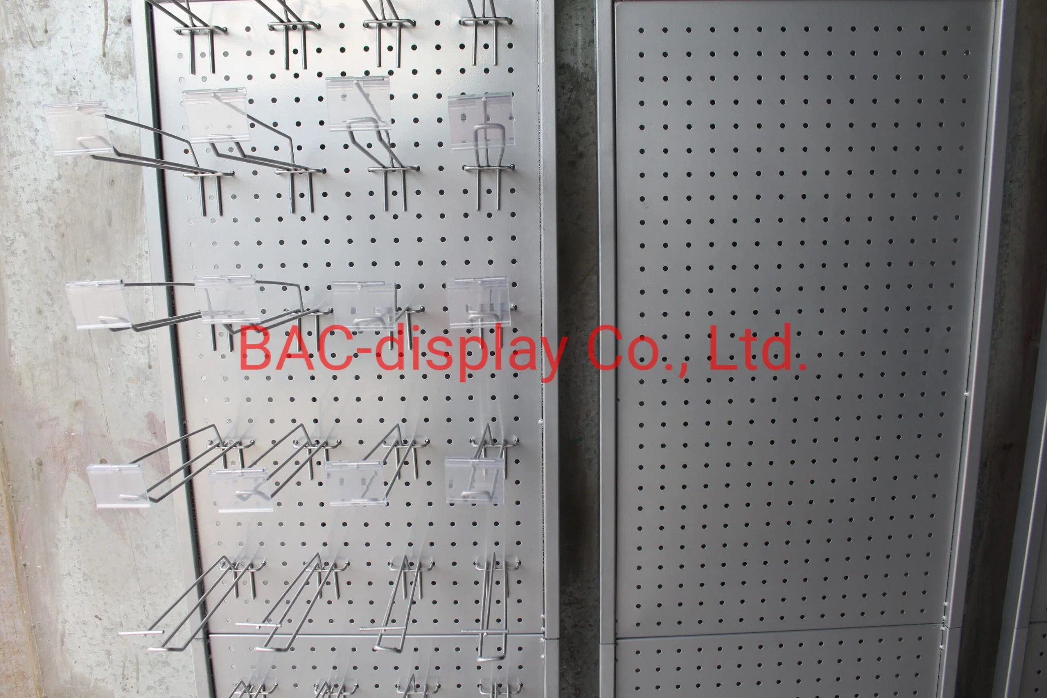 رأس إعلانات مسطح بيغورated Metal Pegboard Tools Exhibition Display Stand