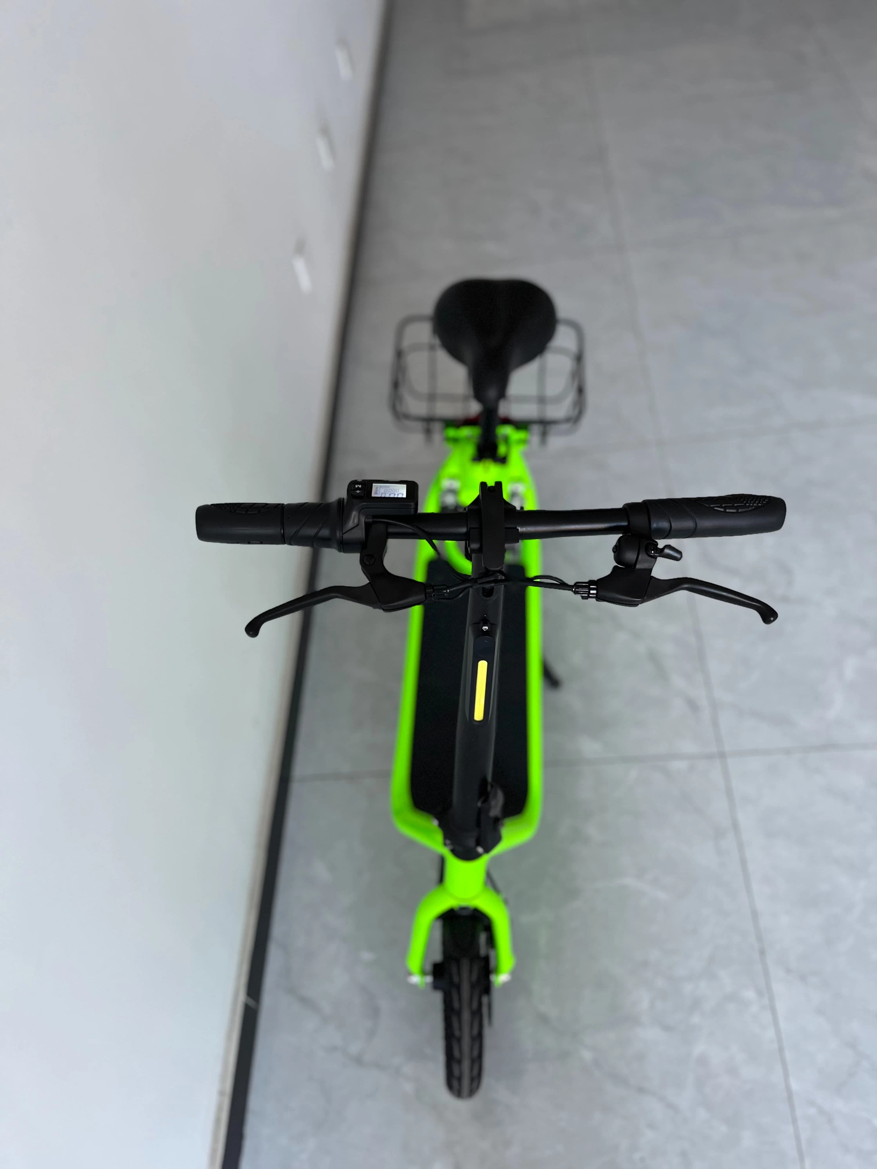 Moto de bolso Portátil adequada para deslocações diárias de 25 km/H Mini-bicicleta de velocidade máxima Quadro de bicicleta elétrica scooter elétrica leve