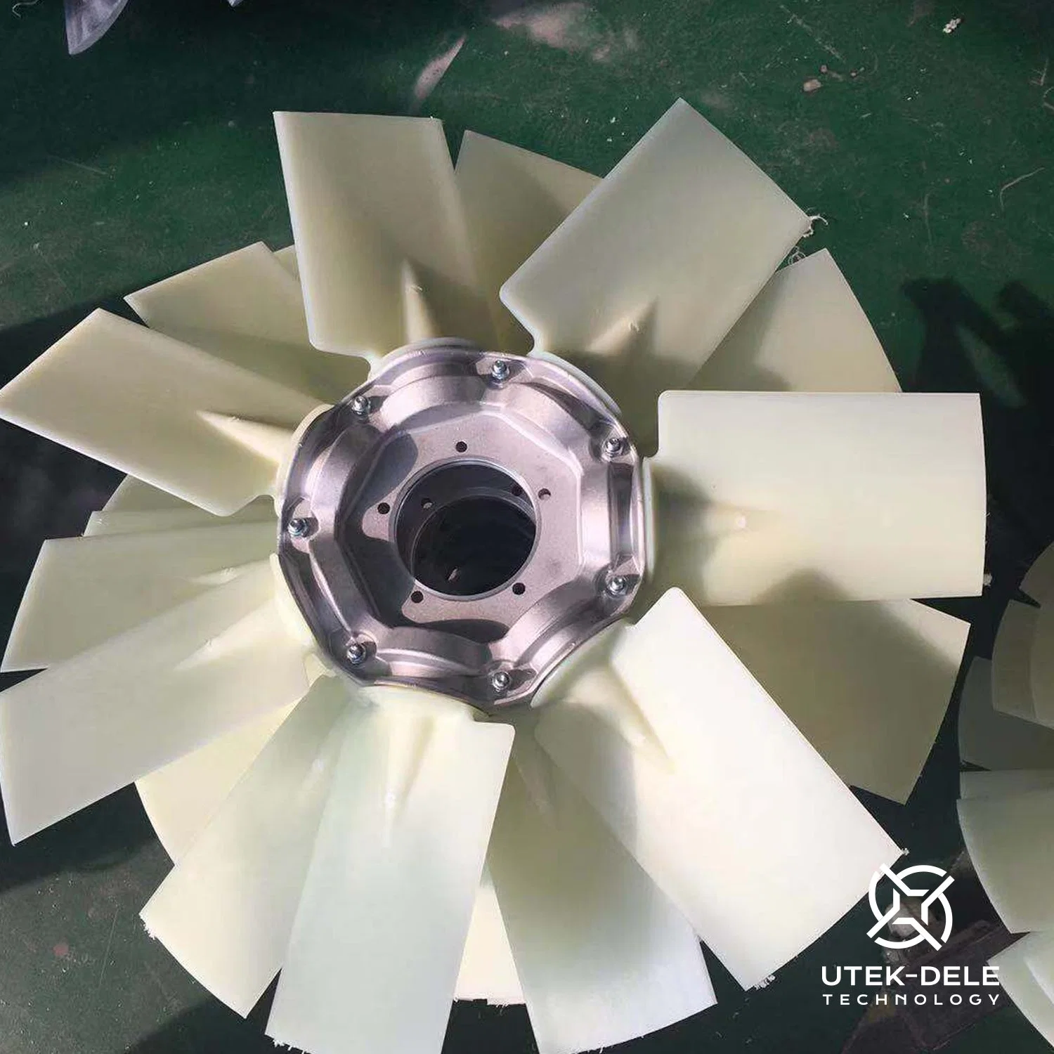 12 Blades Impeller Aluminum/Pag/Pagas Axial Cooling Fan for Cat3406c