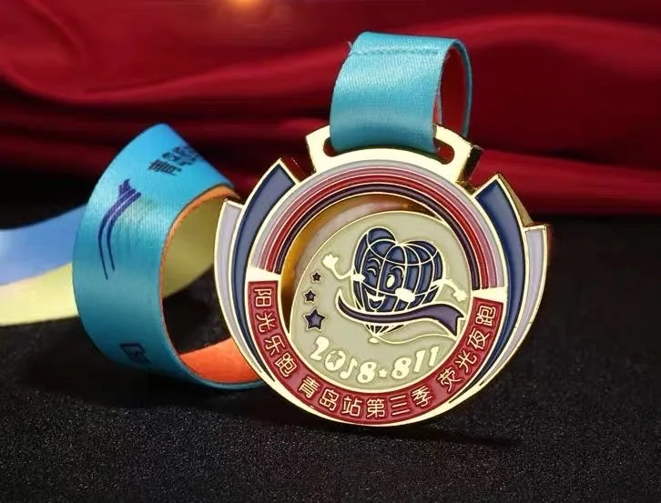 Fabricante Metal esmalte Award Medallion Gold Night Run Finisher Marathon Corrida maratona de corrida Desporto medalhas de Troféus personalizadas