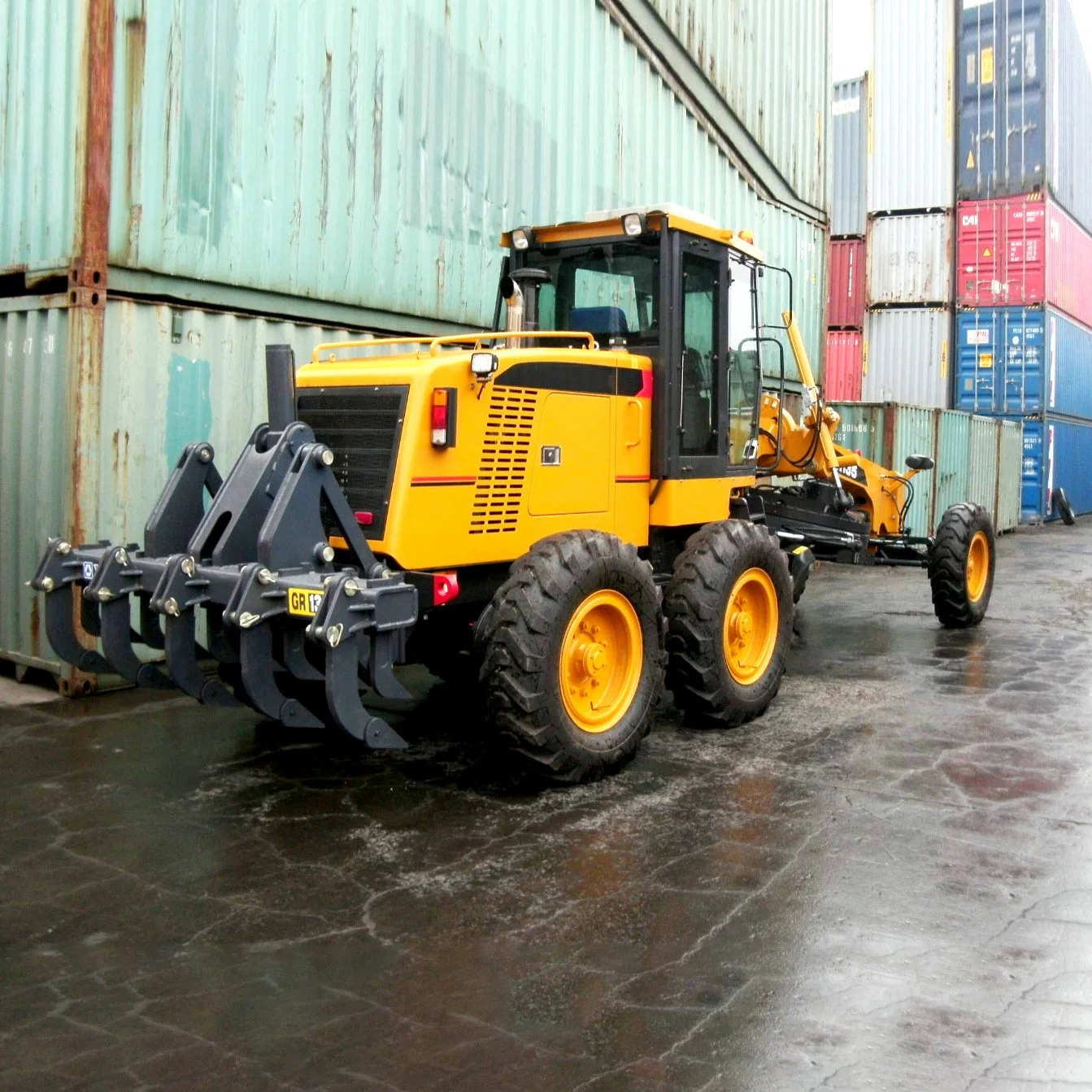 China Road Motor Grader Gr135 with Front Blade for Sale