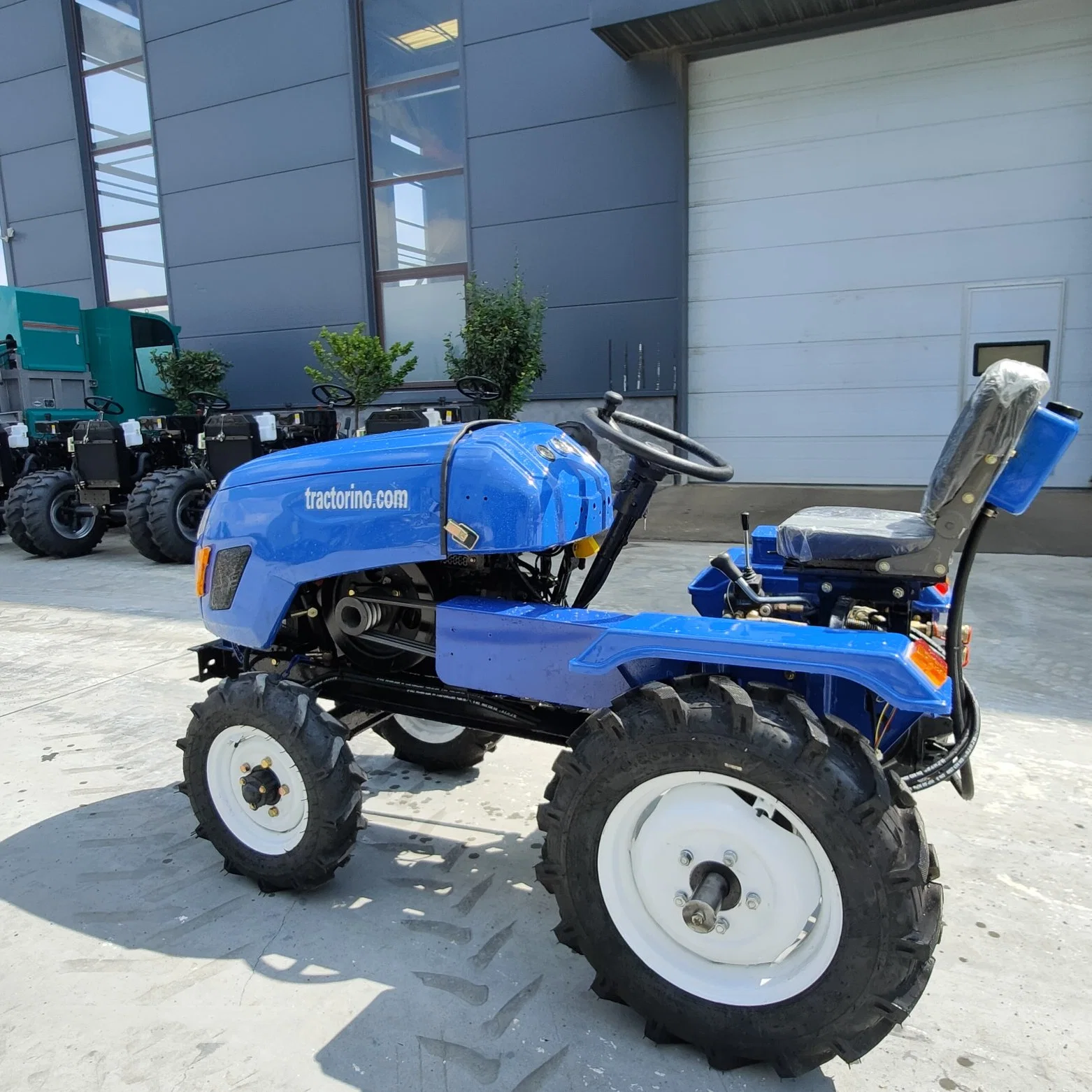 محرك ديزل 4x2 12HP Mini أحادي الأسطوانة China Small Farm الجرار