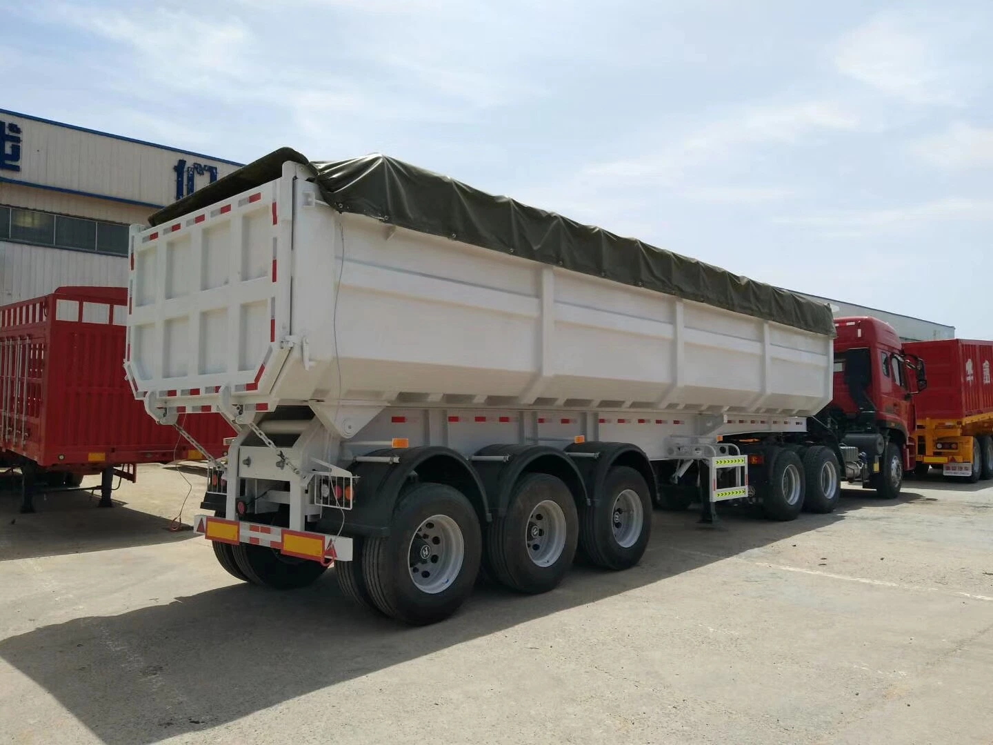 2 3 4 eje hidráulico Granja Mini Tipper descarga Semi Trailer para la venta en Costa de Marfil′