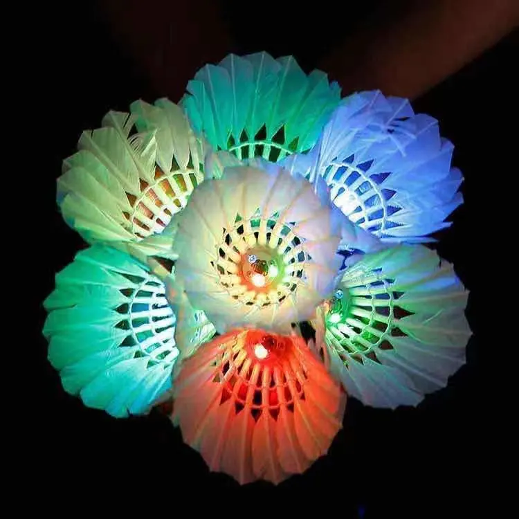 Badminton lumineux avec LED émettrices de lumière dans la nuit Fluorescent Badminton en plastique