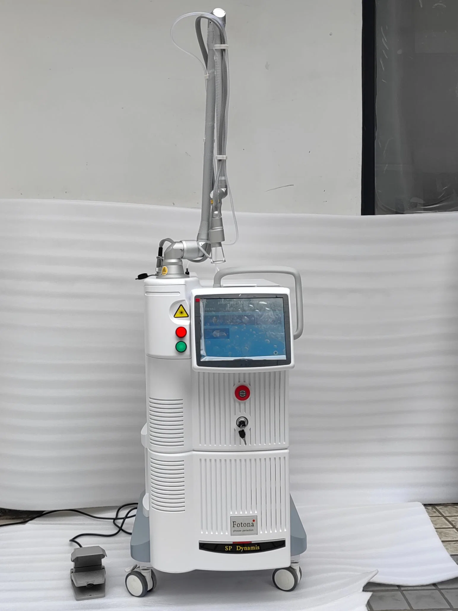 Hohe Qualität/hohe Kostenleistung RF Fractional CO2 Laser Beauty Körperpflege Haut Verjüngung Vaginal Straffmaschine Fractional CO2 Laser Beauty Equipment