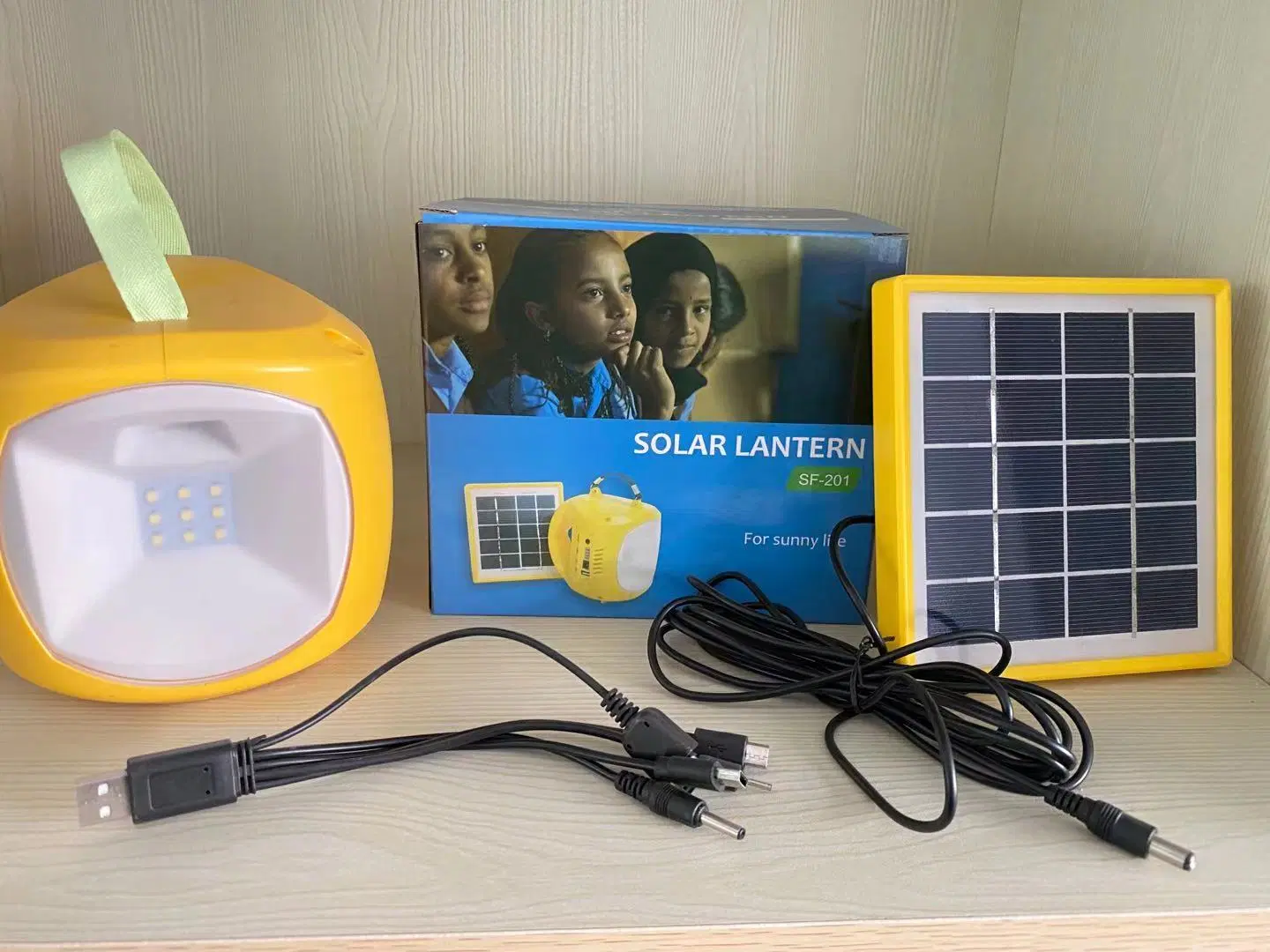 Lanterne solaire LED rechargeable Camping SF-201 avec chargeur de téléphone mobile