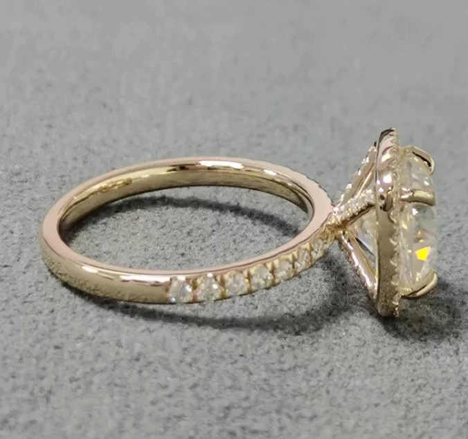 Provence Moissanite Jóias Pure 14K Amarelo Gold 2.5CT Cushion Cut Anel de casamento de engate de Halo Moissanite de diamante