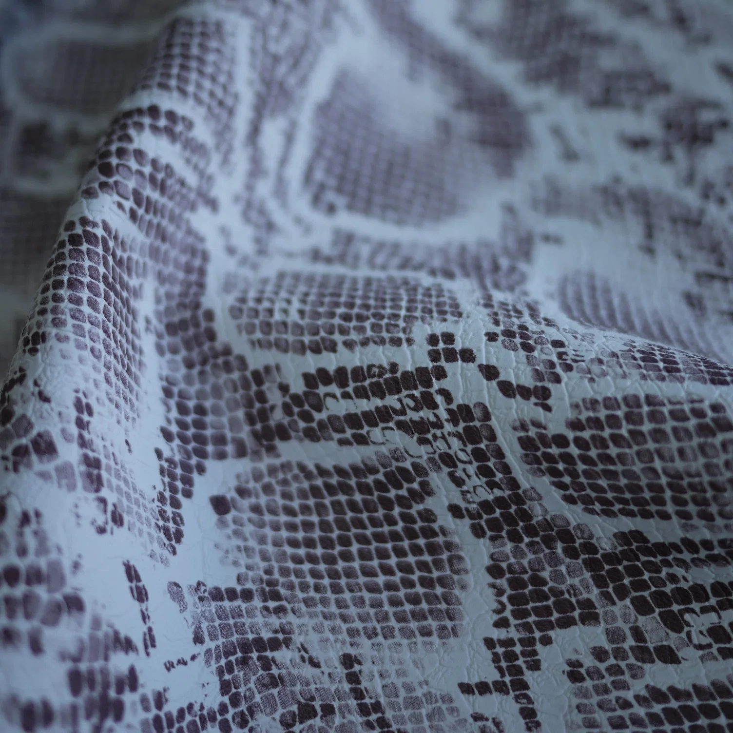 جلد صناعي من نمط Snakeskin وLeatheroid لغرم الملابس