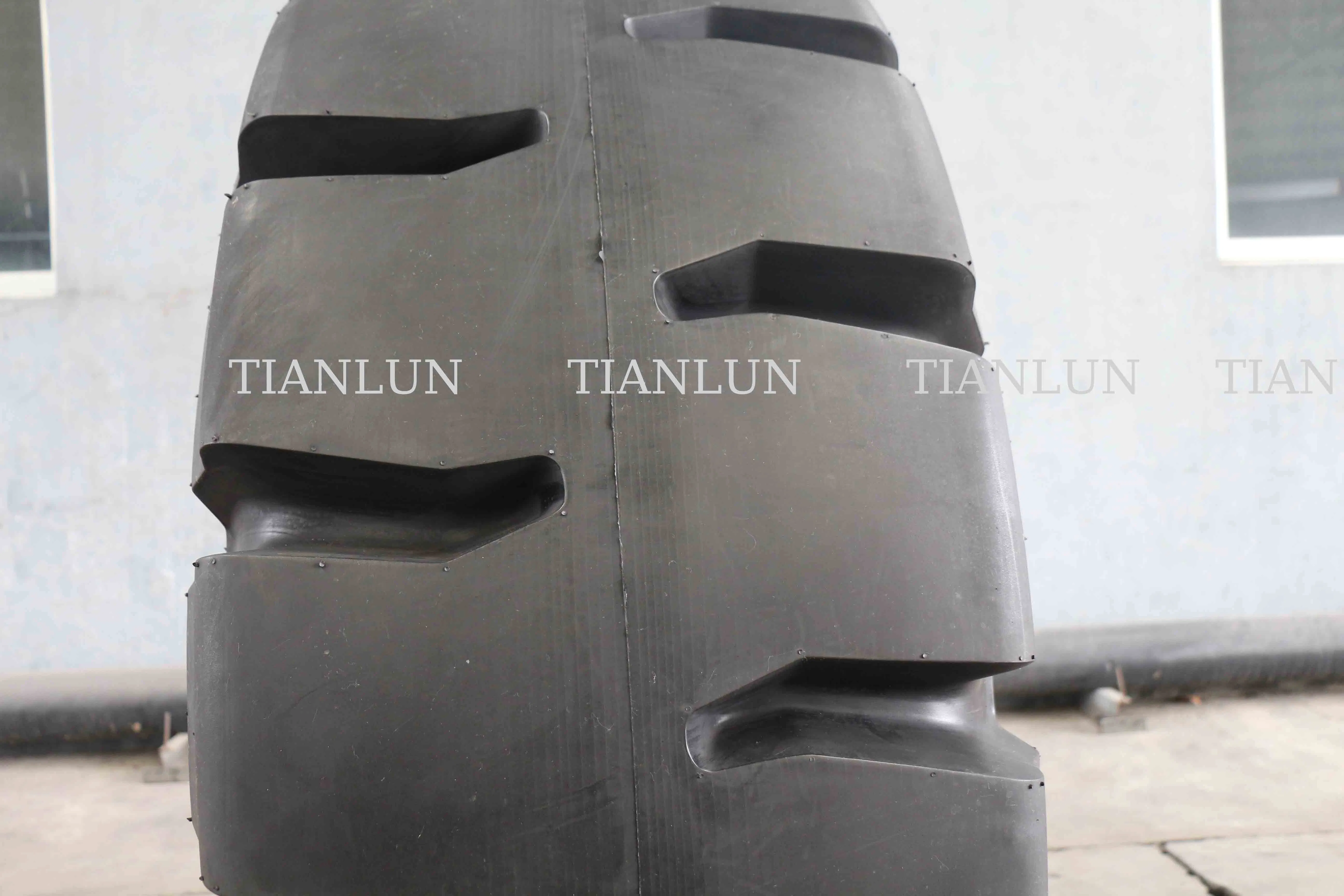 1800-25 12.00-20 13.00-25 14.00-20 10.00-20 14.00-24 14.00-25 Truck Mining Tyre for Dump Truck Mine Tyre, Road Rollers Tyre Industrial Tyre