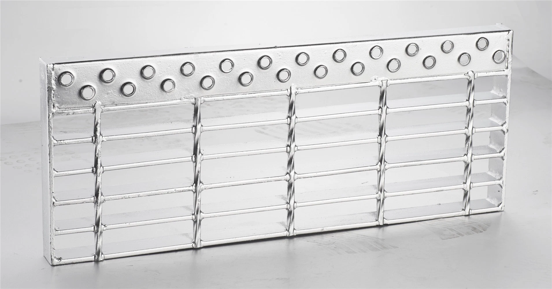 Hot DIP Galvanized Steel Grating Stair Tread with Nosing Bolted Fixing