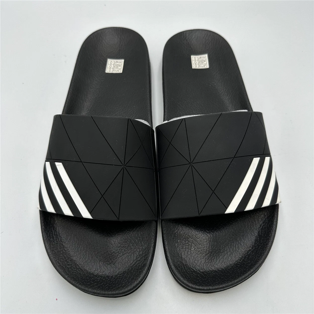 Factory Price Summer New Beach Slider Outdoor Men&prime; S Shoes Casual Slippers Anti-Slip Soft Sole Sandals