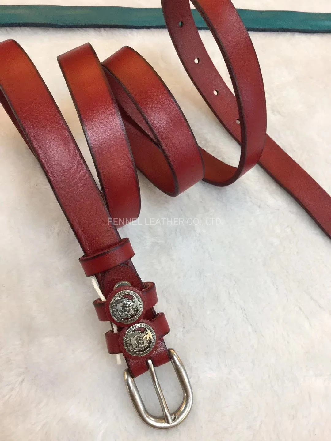 Fashion Lady Leather Belt with Button Conchos (E2665)